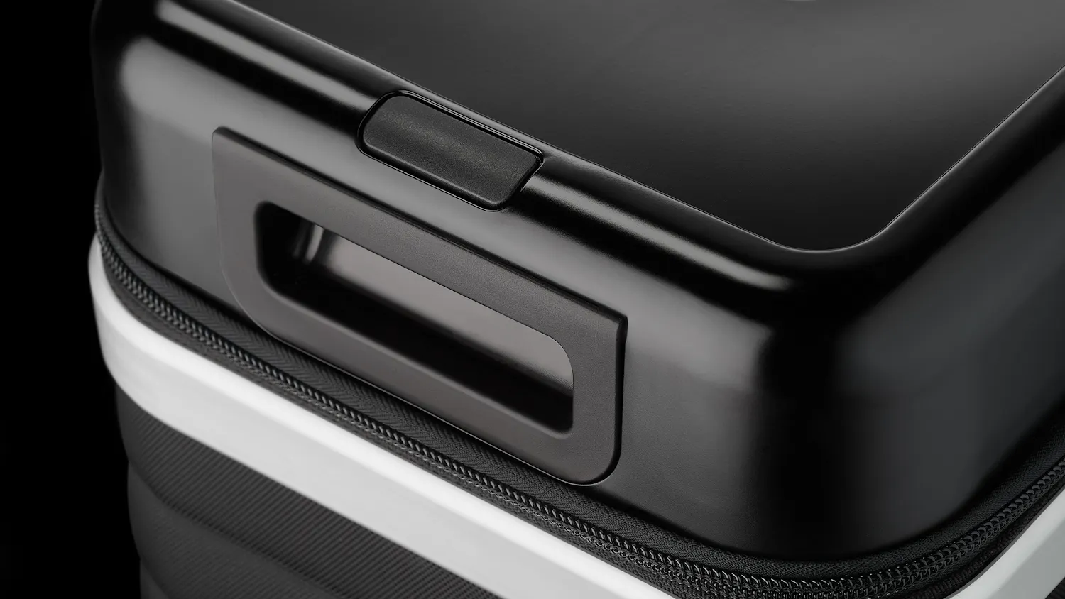 Pull Up Suitcase in black- detailed side view with Zipper