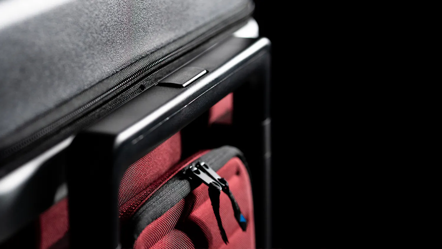 Pull Up Suitcase in red - detailed back view with zipper