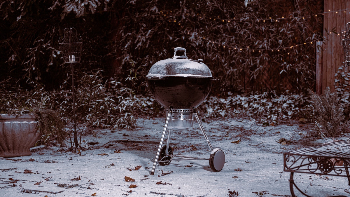 Weber houtskool BBQ winter