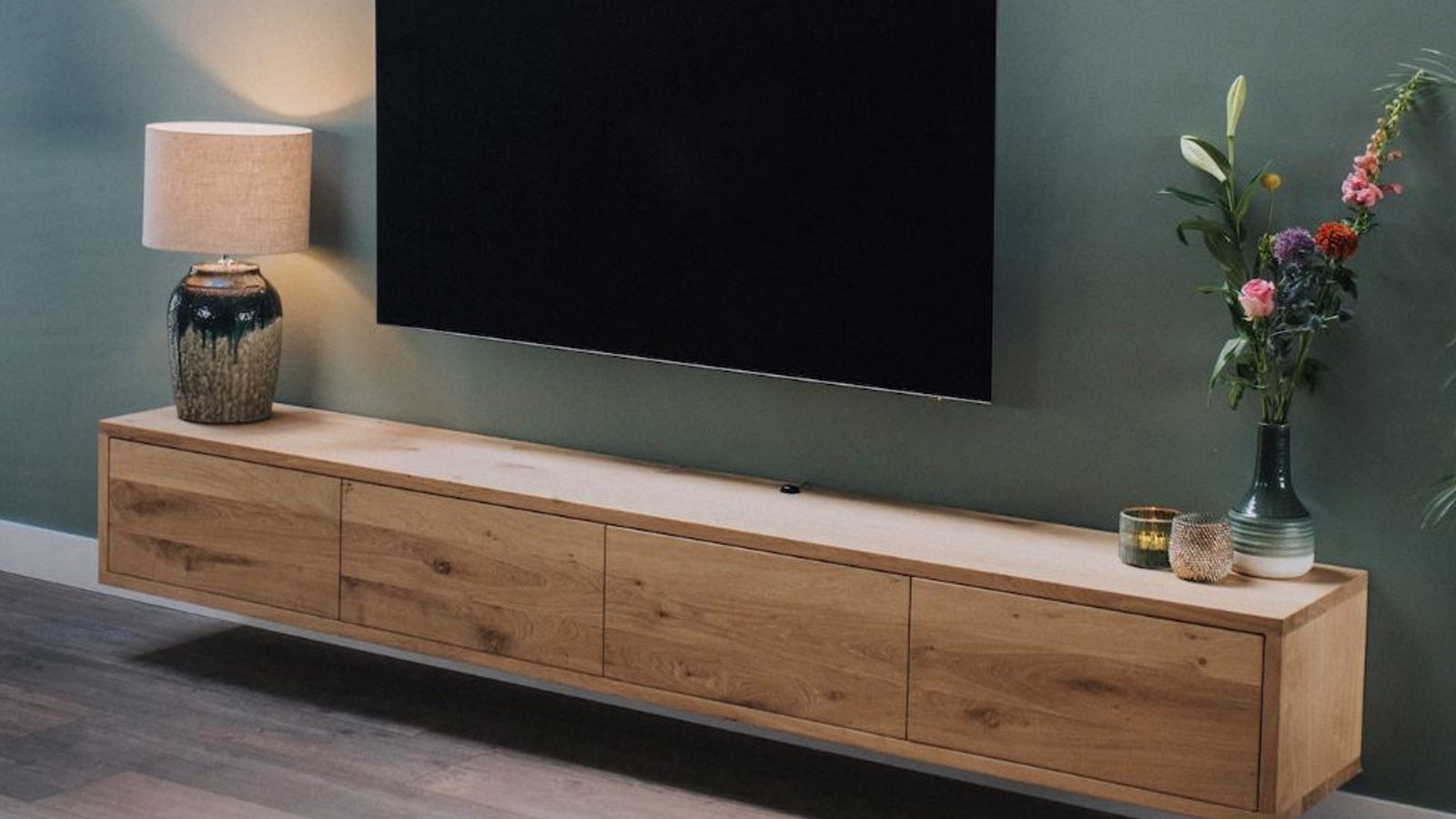 Hoe hoog moet ik mijn tv ophangen? HelloTV Dé tvwinkel van Nederland Hoe hoog moet ik mijn tv ophangen? HelloTV Dé tvwinkel van Nederland
