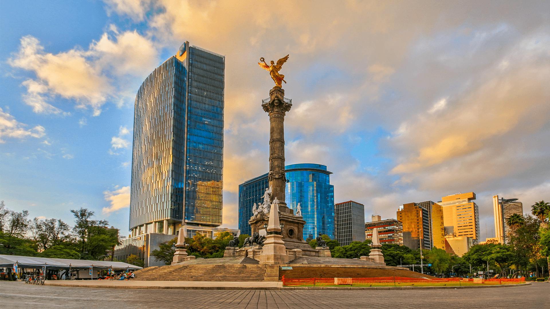 A Skyscraper next to a roundabout in CDMX