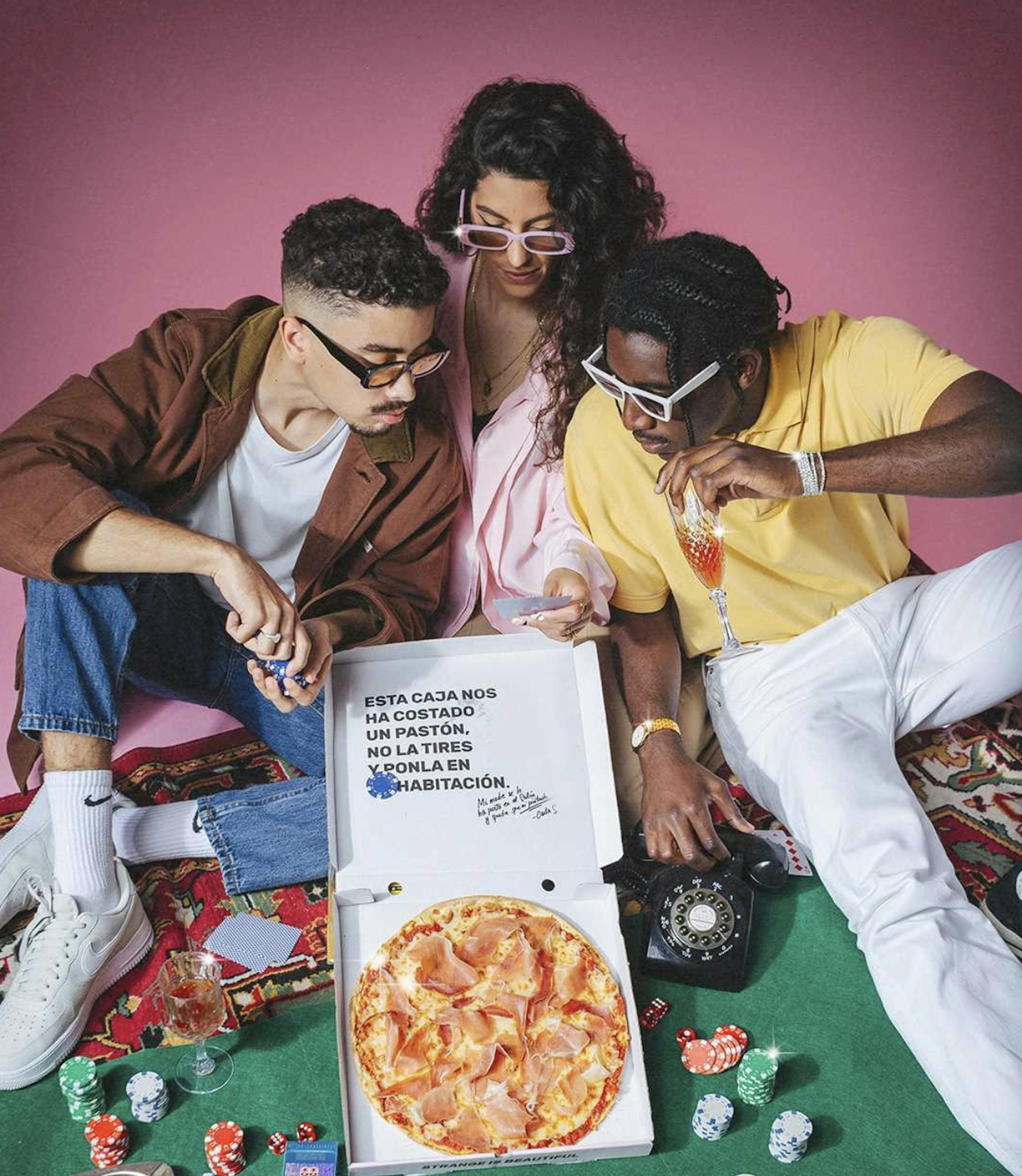 Image of three influencers posing with a pizza from Pizzaclik