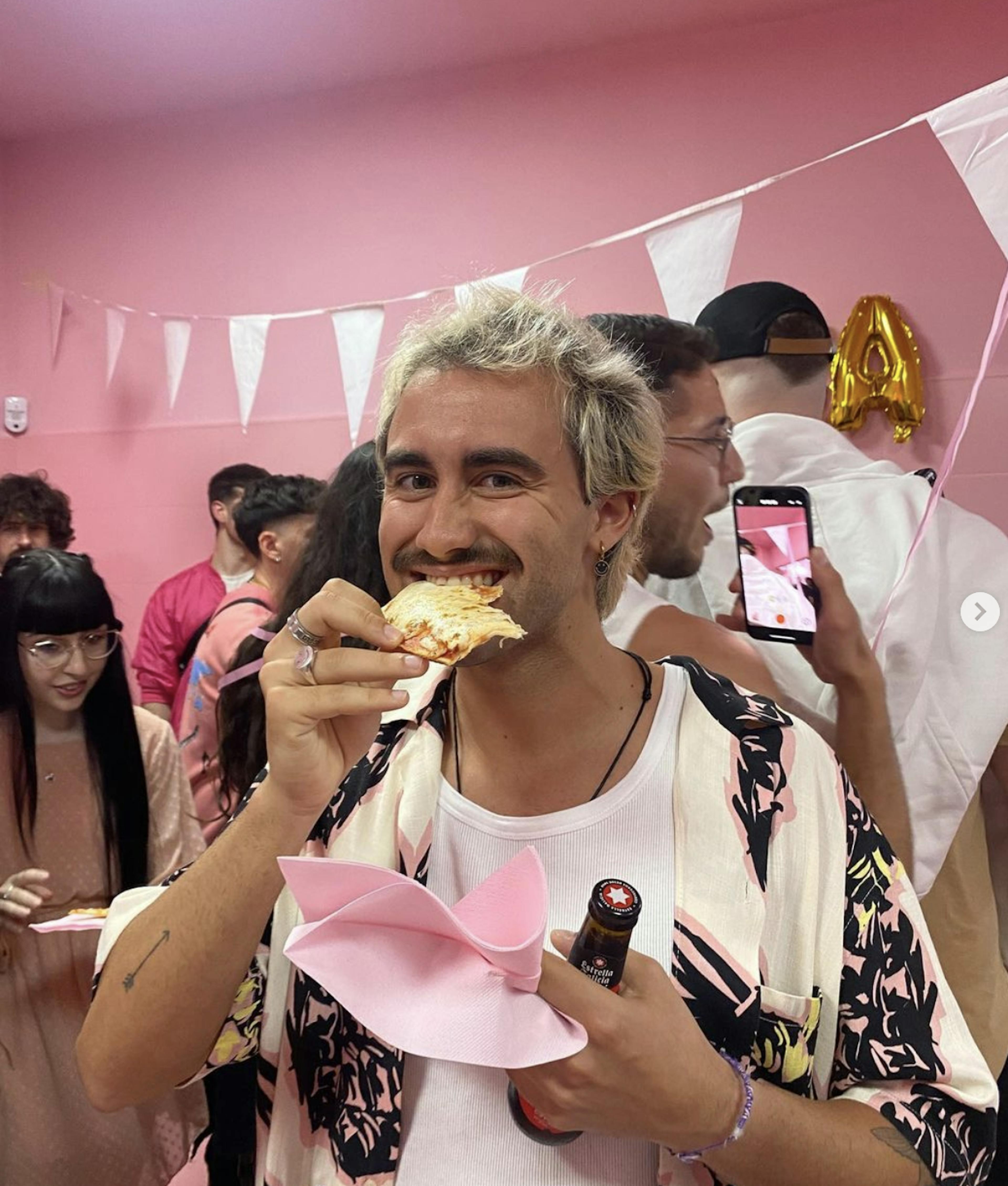 Image of Pizzaclik employee enjoying a piece of pizza in the shop