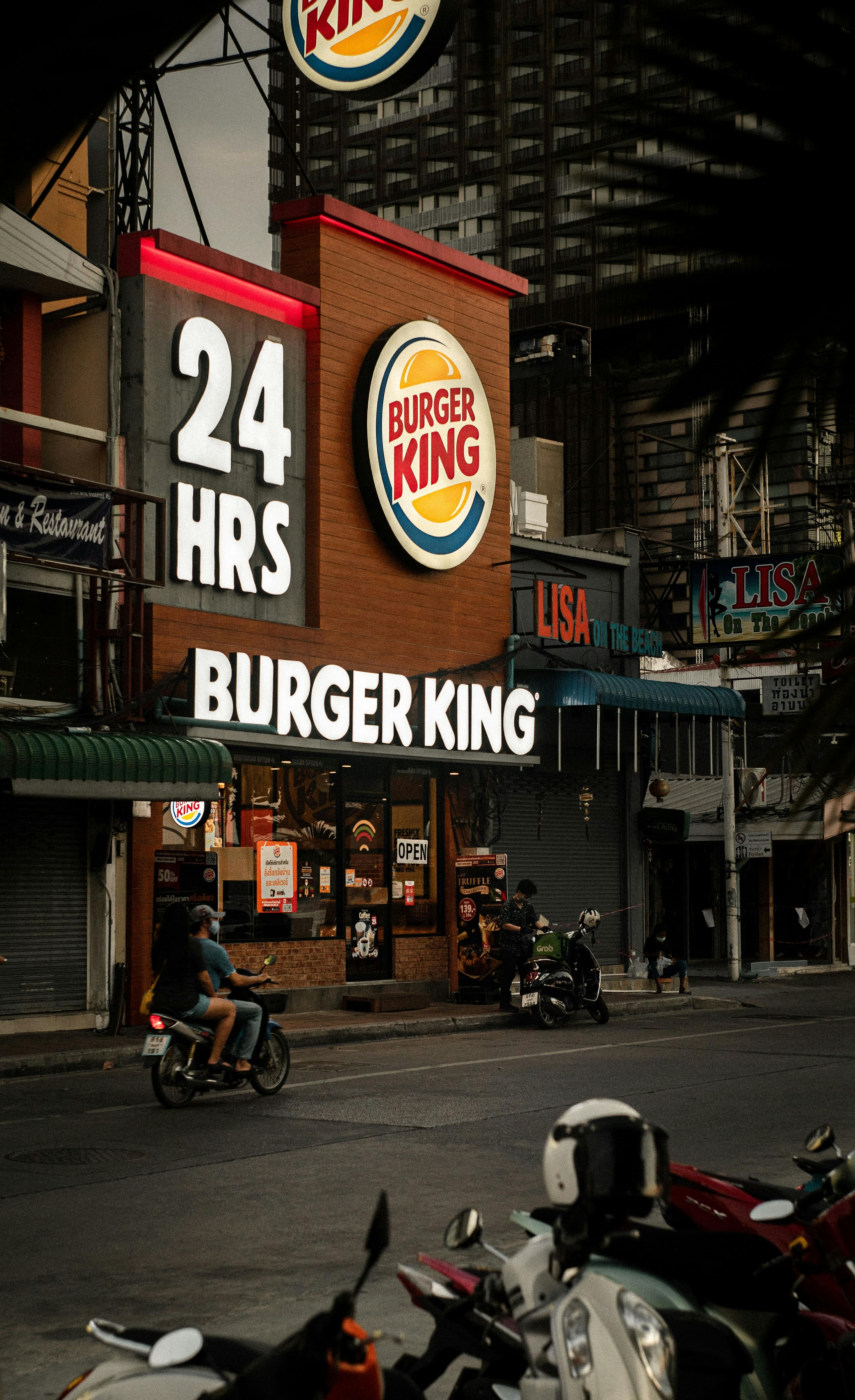 Image of a 24 hour Burger King location