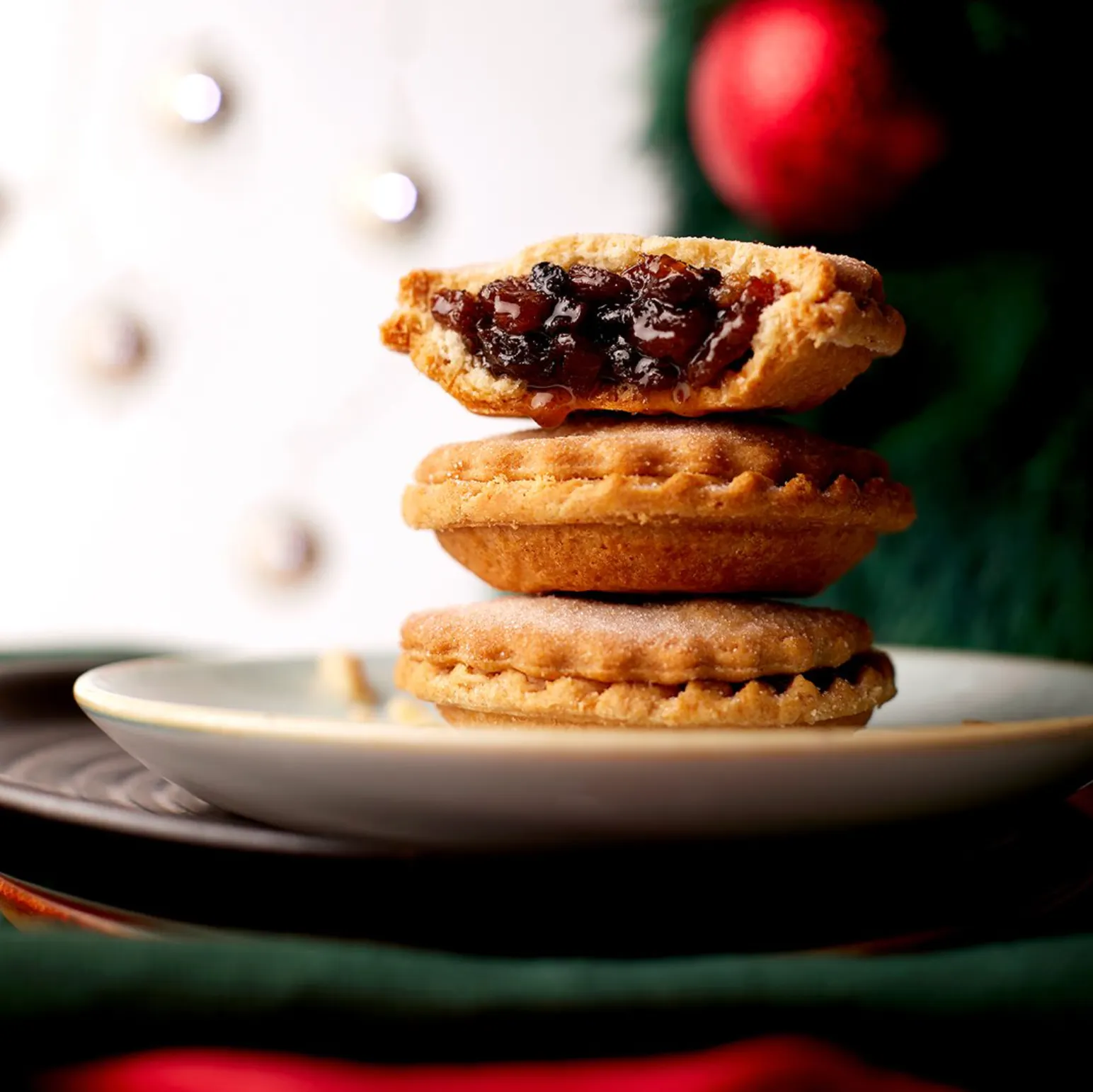 Image of a mince pie - a classic holiday food in the UK