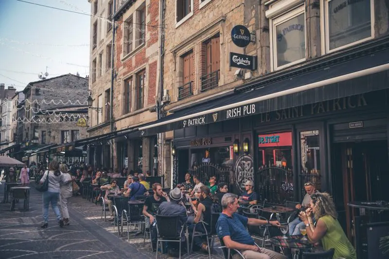 rue-des-martyrs-de-vingré