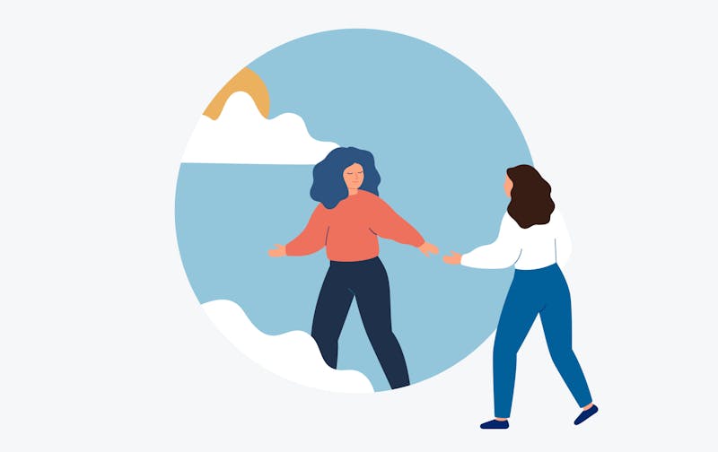 Manneskja leiðir aðra manneskju í gegnum stóra gátt inn í bjartan himinn.