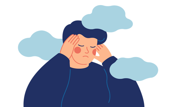 Maður djúpt hugsi með skýjum yfir sér.