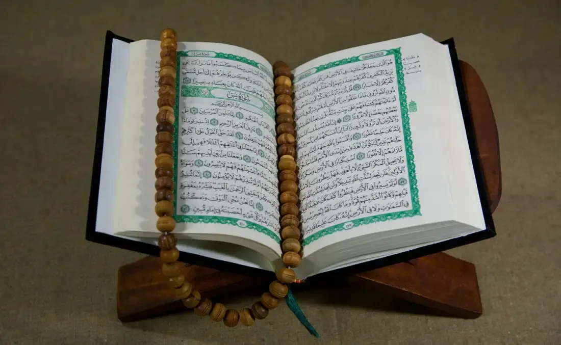 Tasbih, ilustrasi untuk artikel "Ikhtishar 'Ulumil Hadits Bab 23: Al-Maqlub"