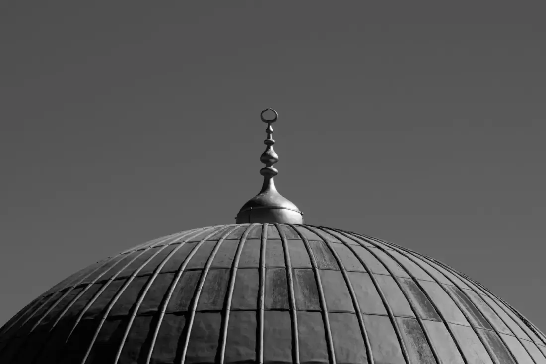 Kubah masjid, ilustrasi untuk artikel "Cara Memilih Guru Ngaji Online untuk Dewasa: 7 Hal yang Wajib Dicek (Termasuk Sanad-nya)"