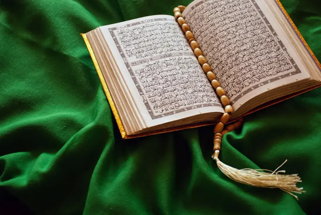 Kitab Islam kuno, ilustrasi untuk artikel "Arbain Nawawi 23: Kesucian Adalah Separuh Iman"