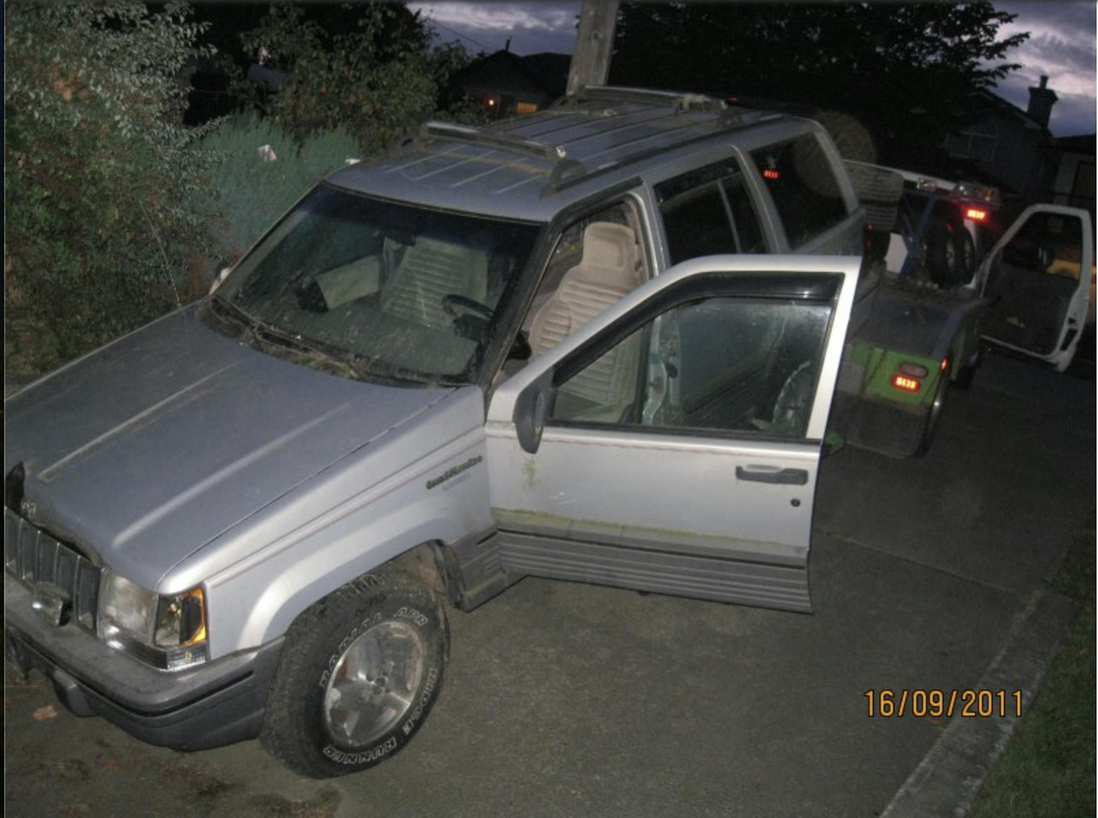 Nick's Auto Towing picking up a Jeep Grand Cherokee