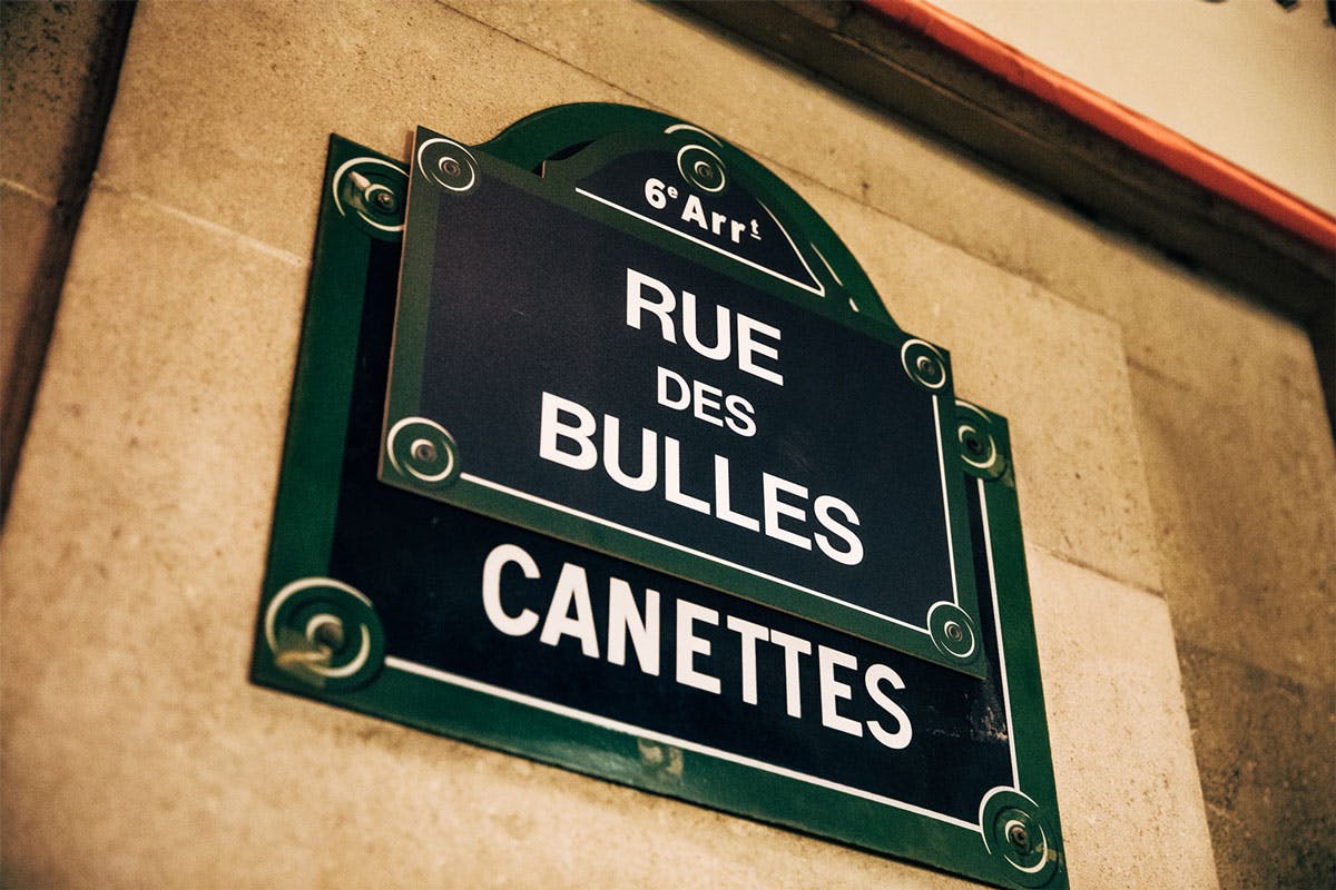 Discover the "Rue des Bulles" in Paris, France