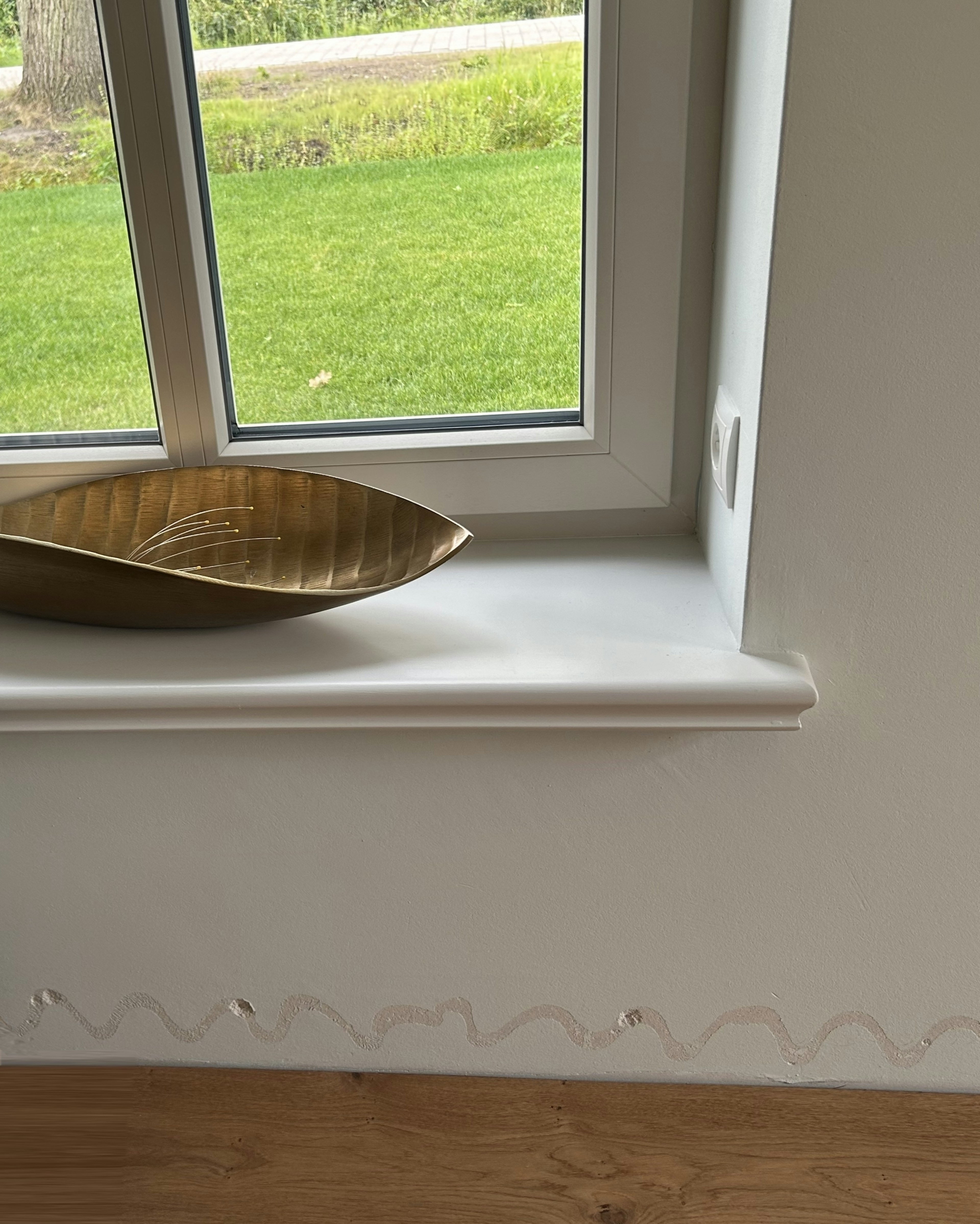 Formschöne Innenfensterbank SLB 590 innen aus Beton