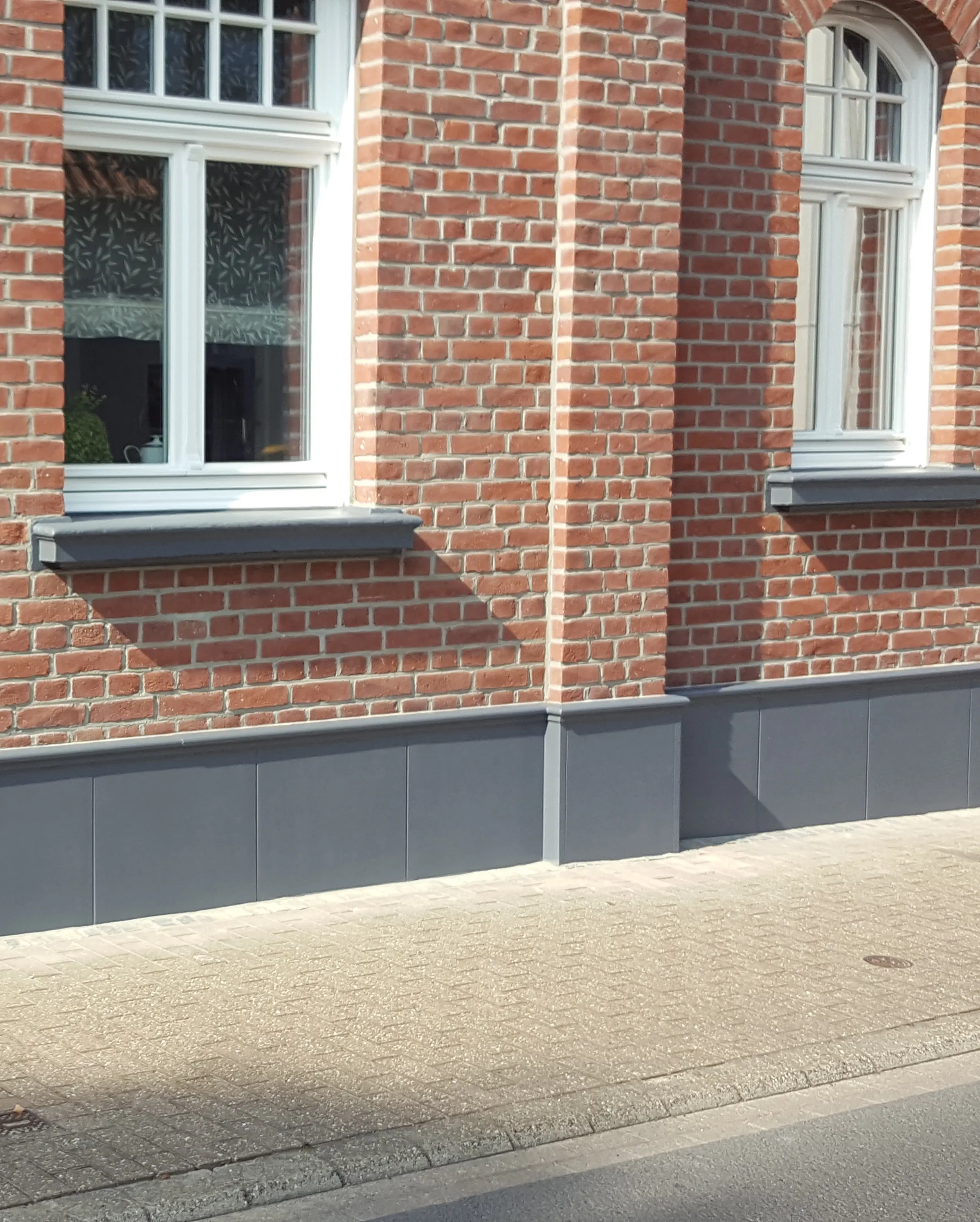 Glatte Sockelplatten SOP-G mit aufgesetztem Gesims GP 06-05