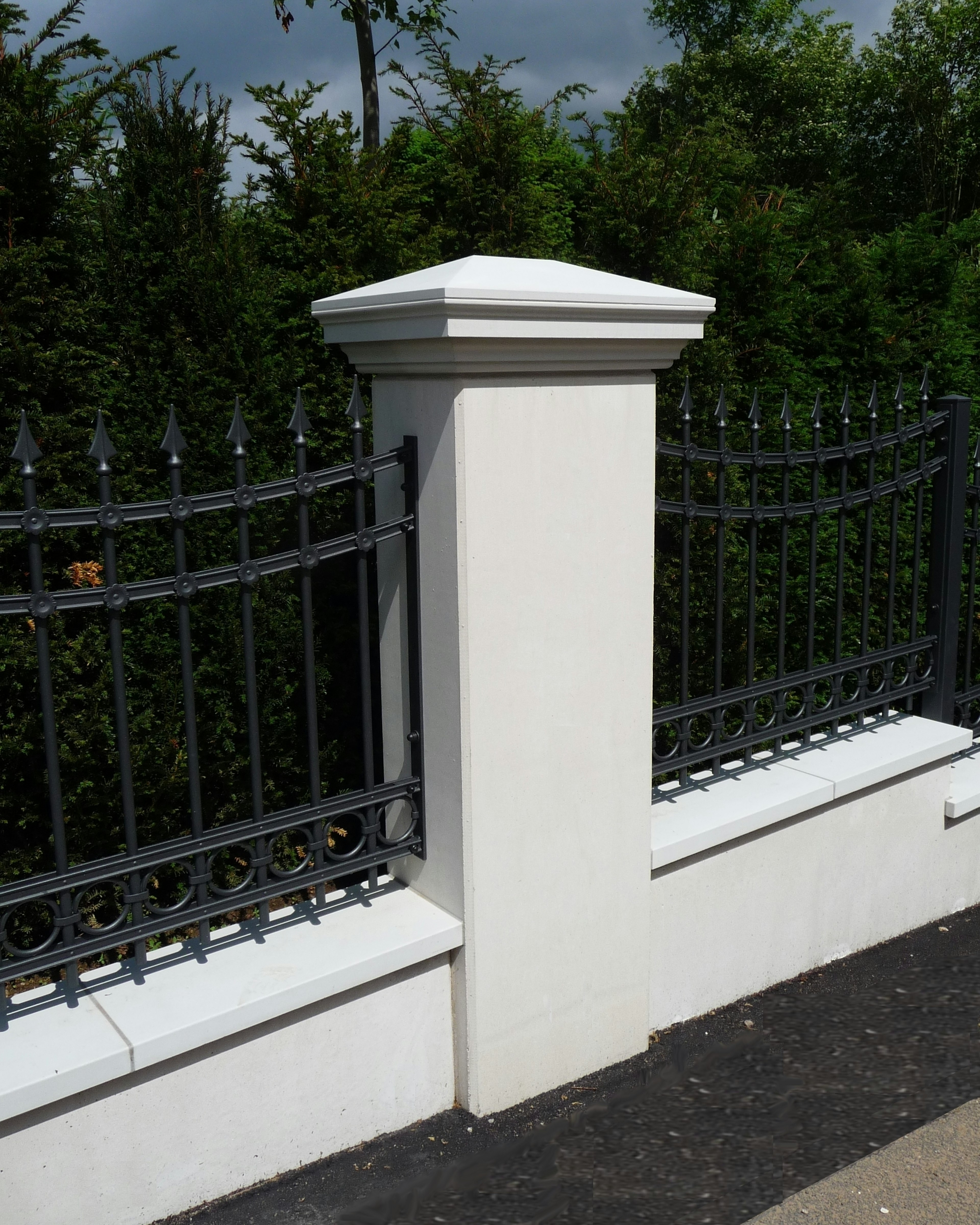 Exklusive Pfeilerabdeckung PAD II Exklusiv und Mauerabdeckungen MFD aus Beton