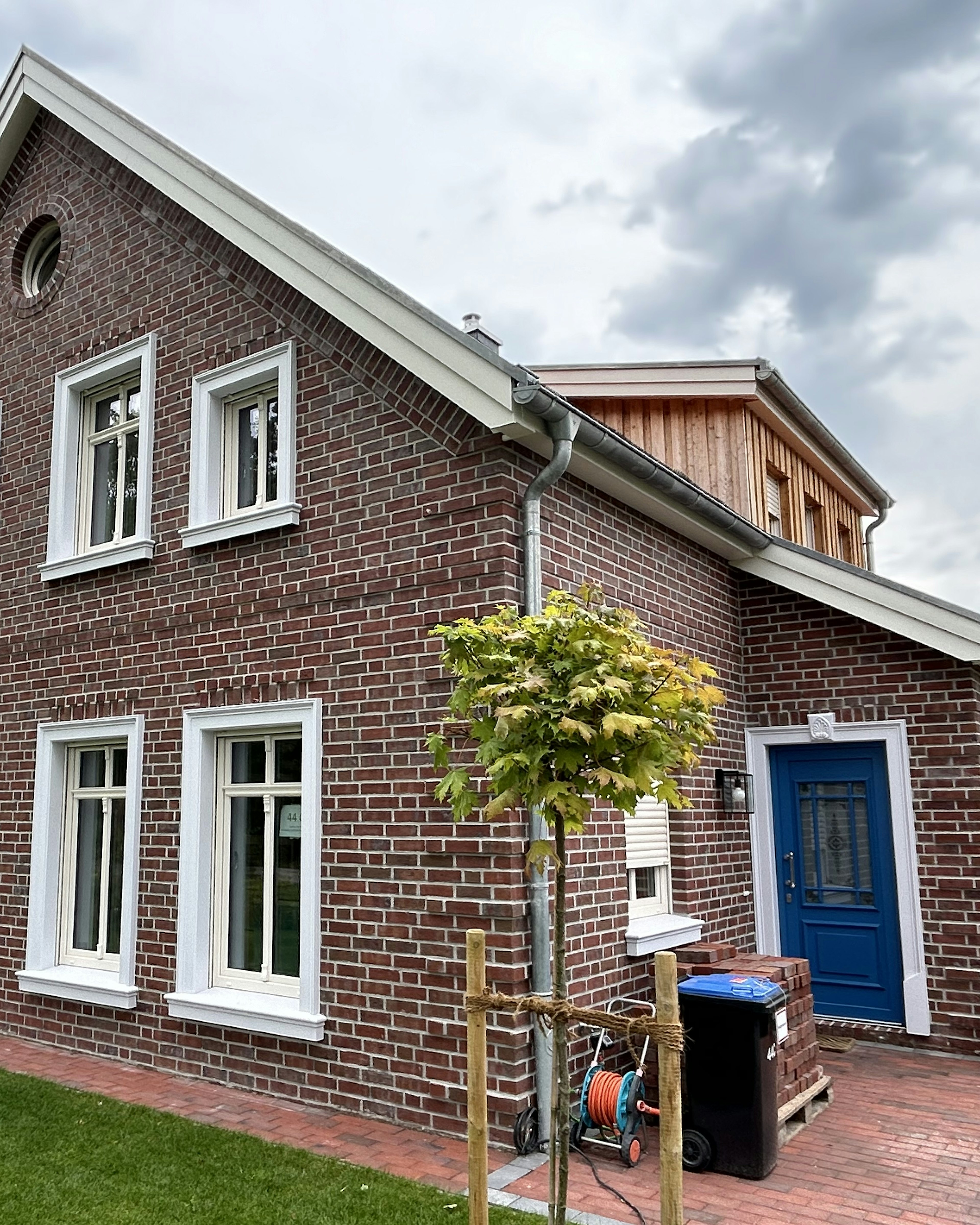 Türumrahmung und Fenstergewände SLG 100 und Ziersteine