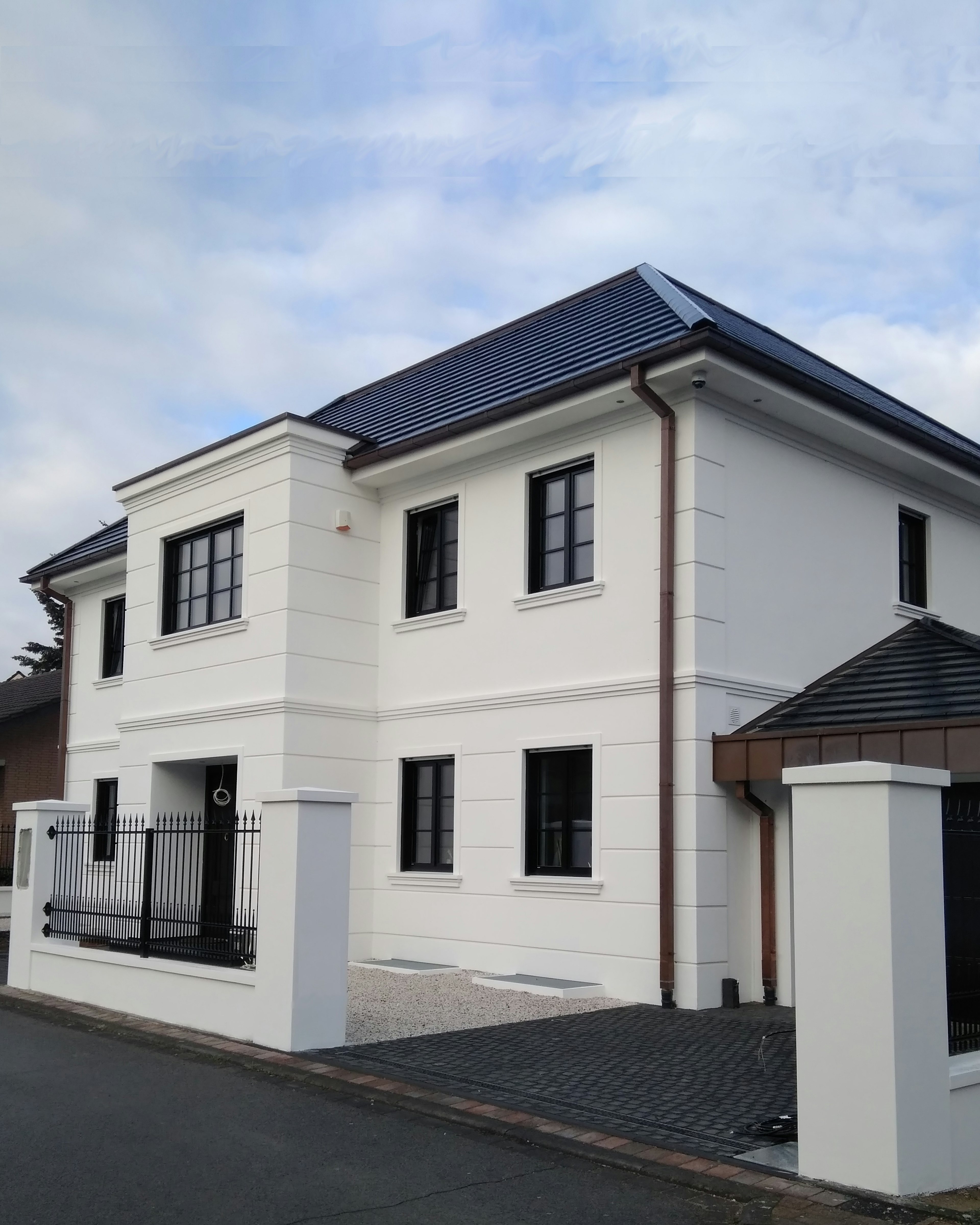 Stadtvilla mit modernen Fensterbänken SLB 520