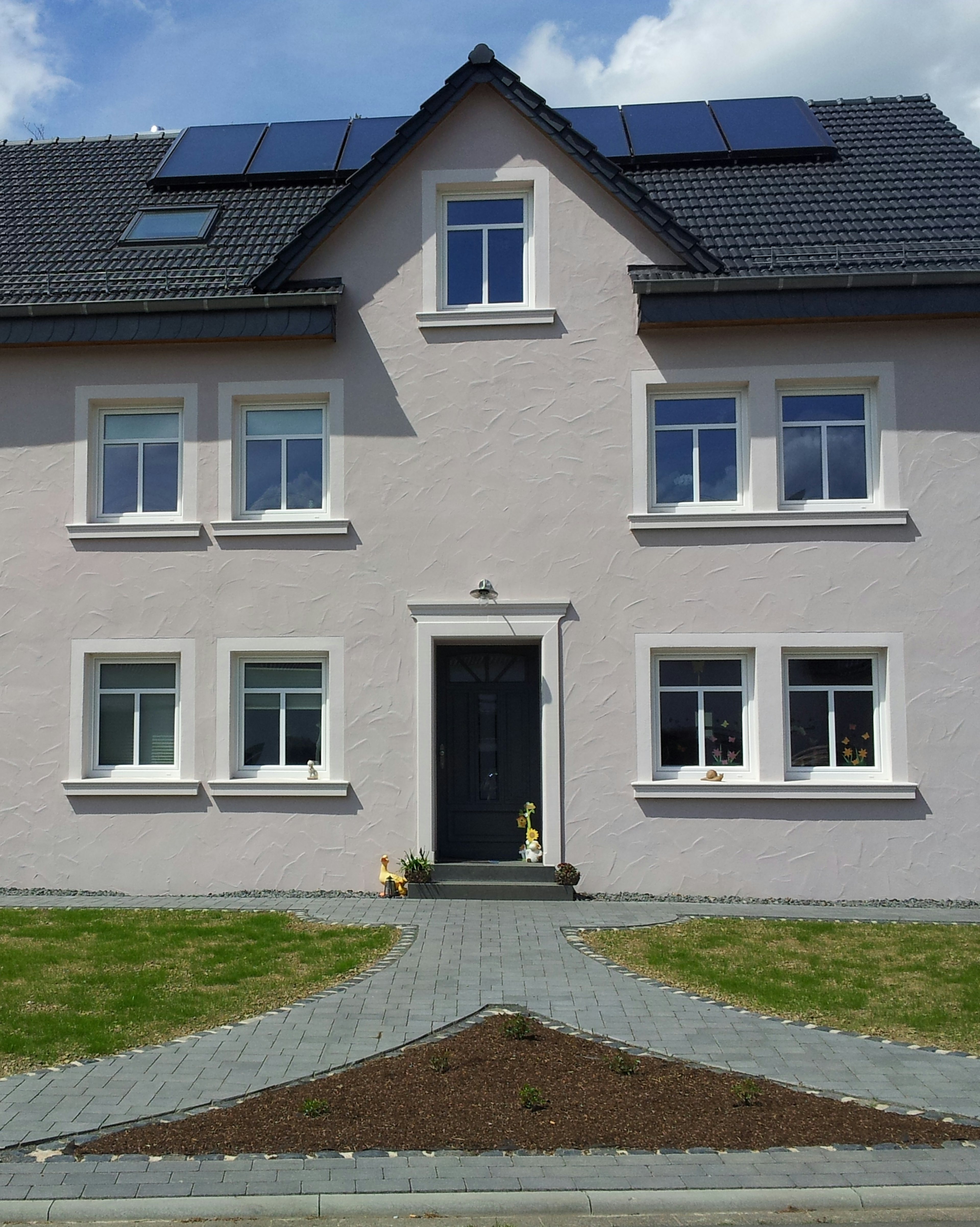 Fensterbänke SLB 100 an sanierter Altbaufassade