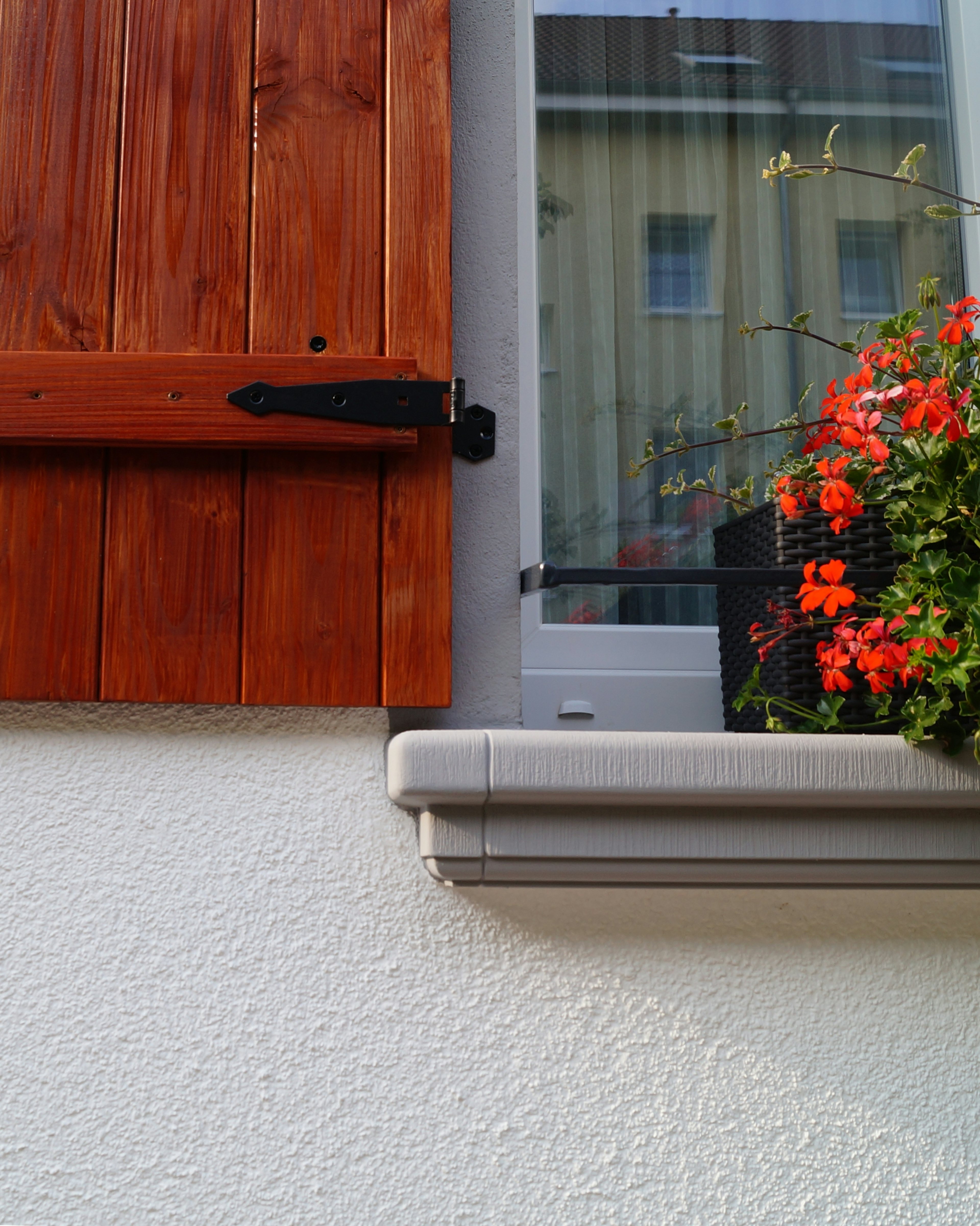 WDVS-Fensterbank SLB 200 an gedämmter Putzfassade
