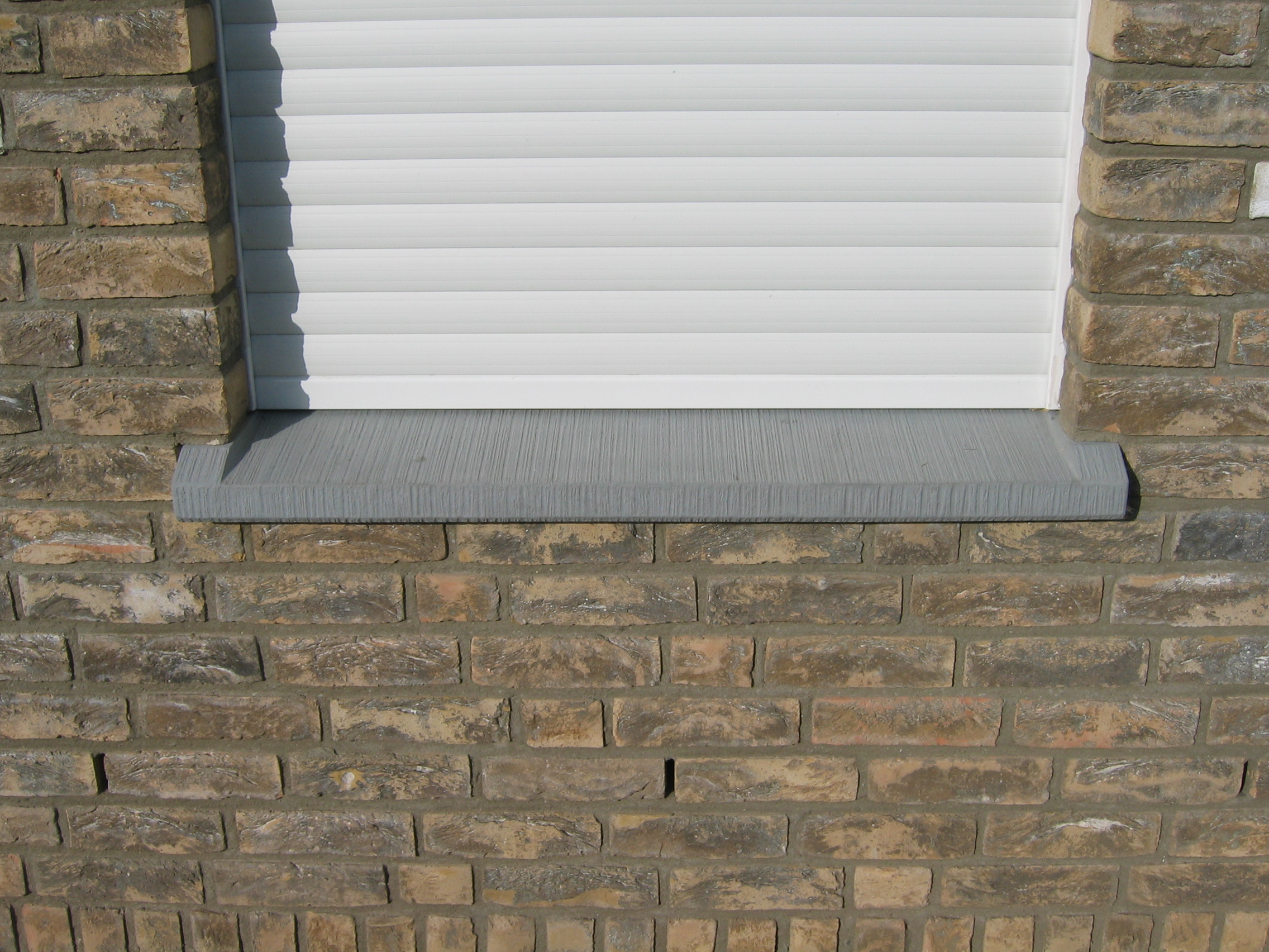 Oberflächenscharrierung der Fensterbank WSB 900