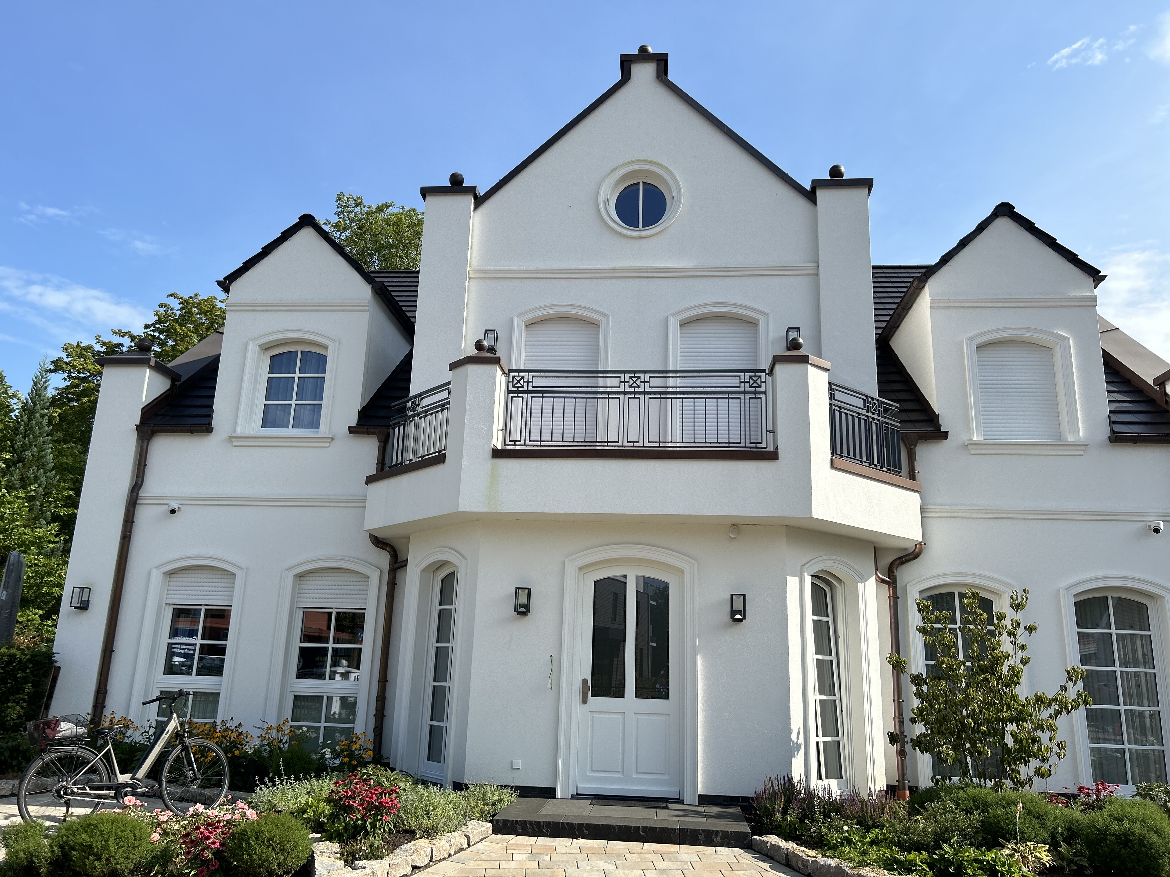 Gesimse GP 14-06 als Fassadenteiler