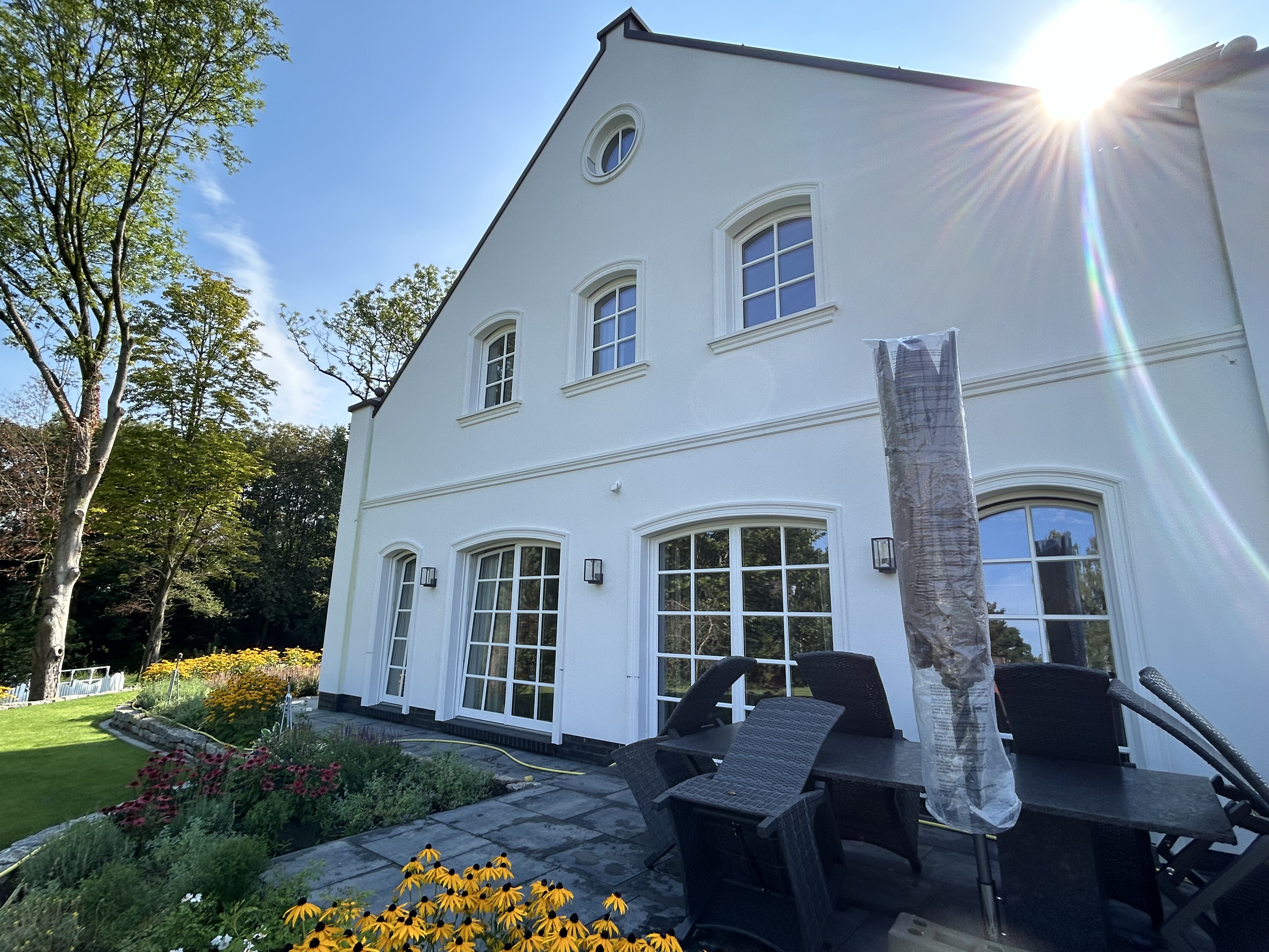 Mittelgesims GP 14-06 zur optischen Trennung von Erdgeschoss und ObergeschossMG_8138