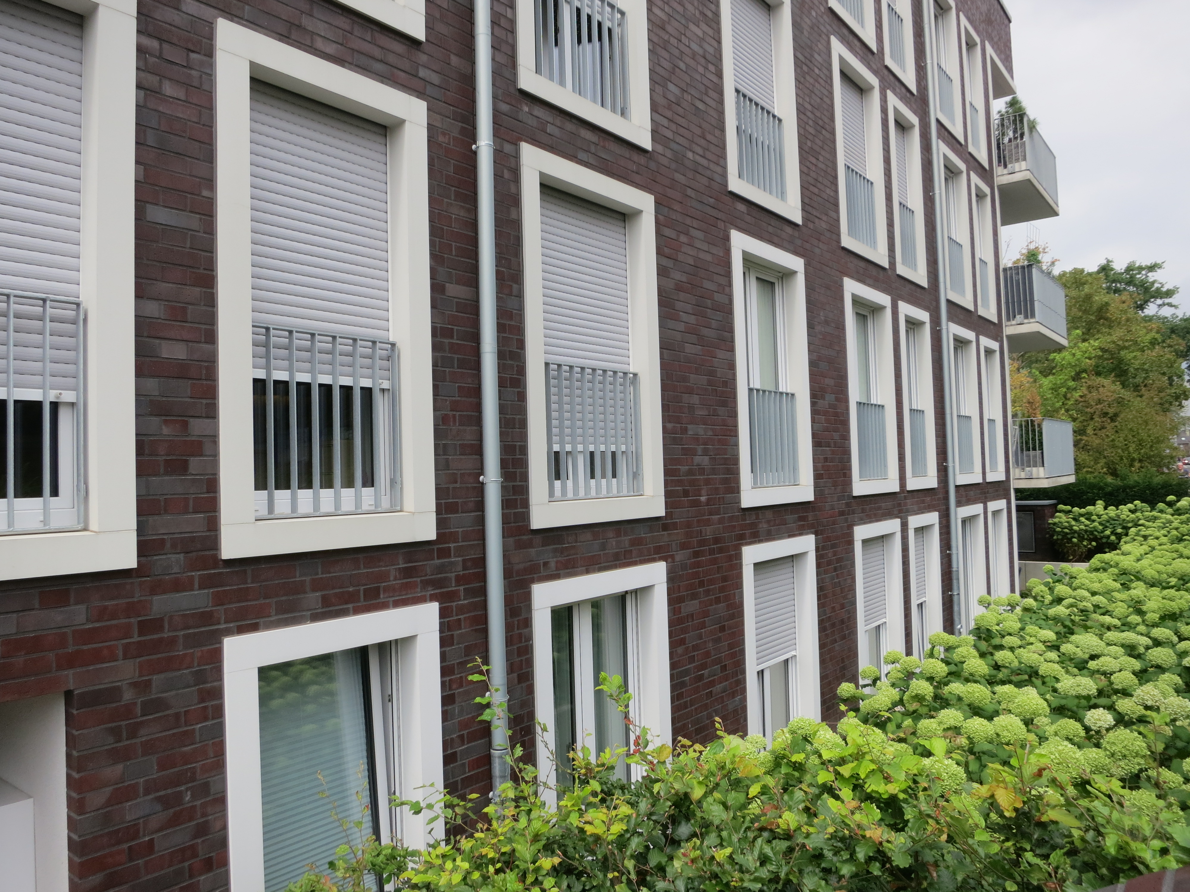 Klinkerfassade mit glatten Gewänden SLG 150 Winkel