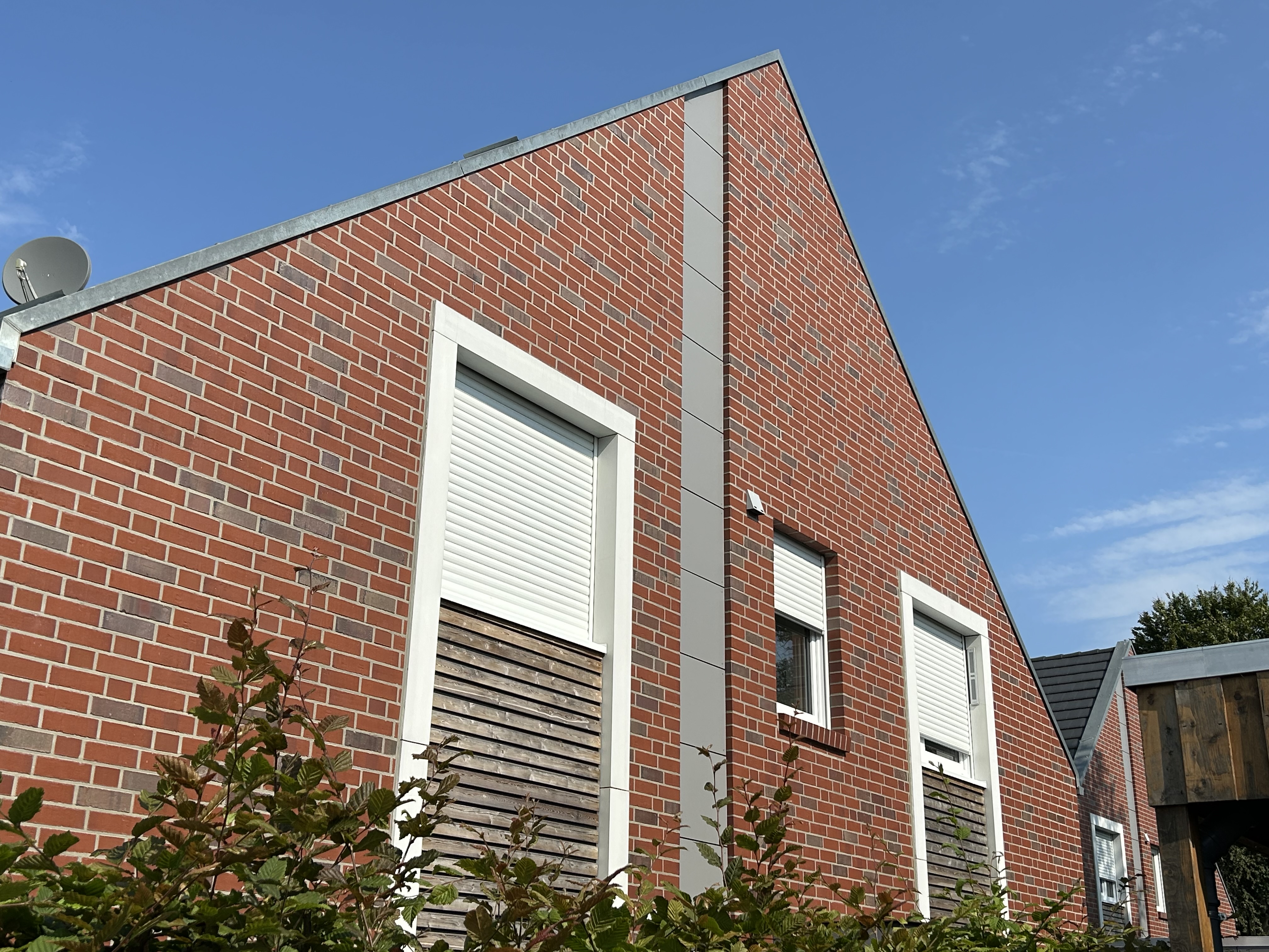 Winkelgewände SLG 150 an einer Klinkerfassade 