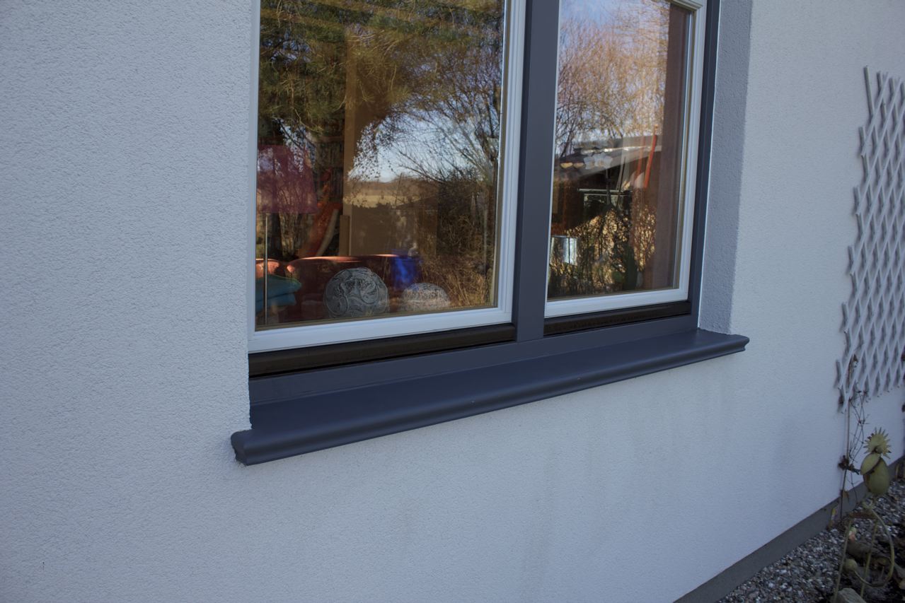 Anthrazit gestrichene Außenfensterbank SLB 590