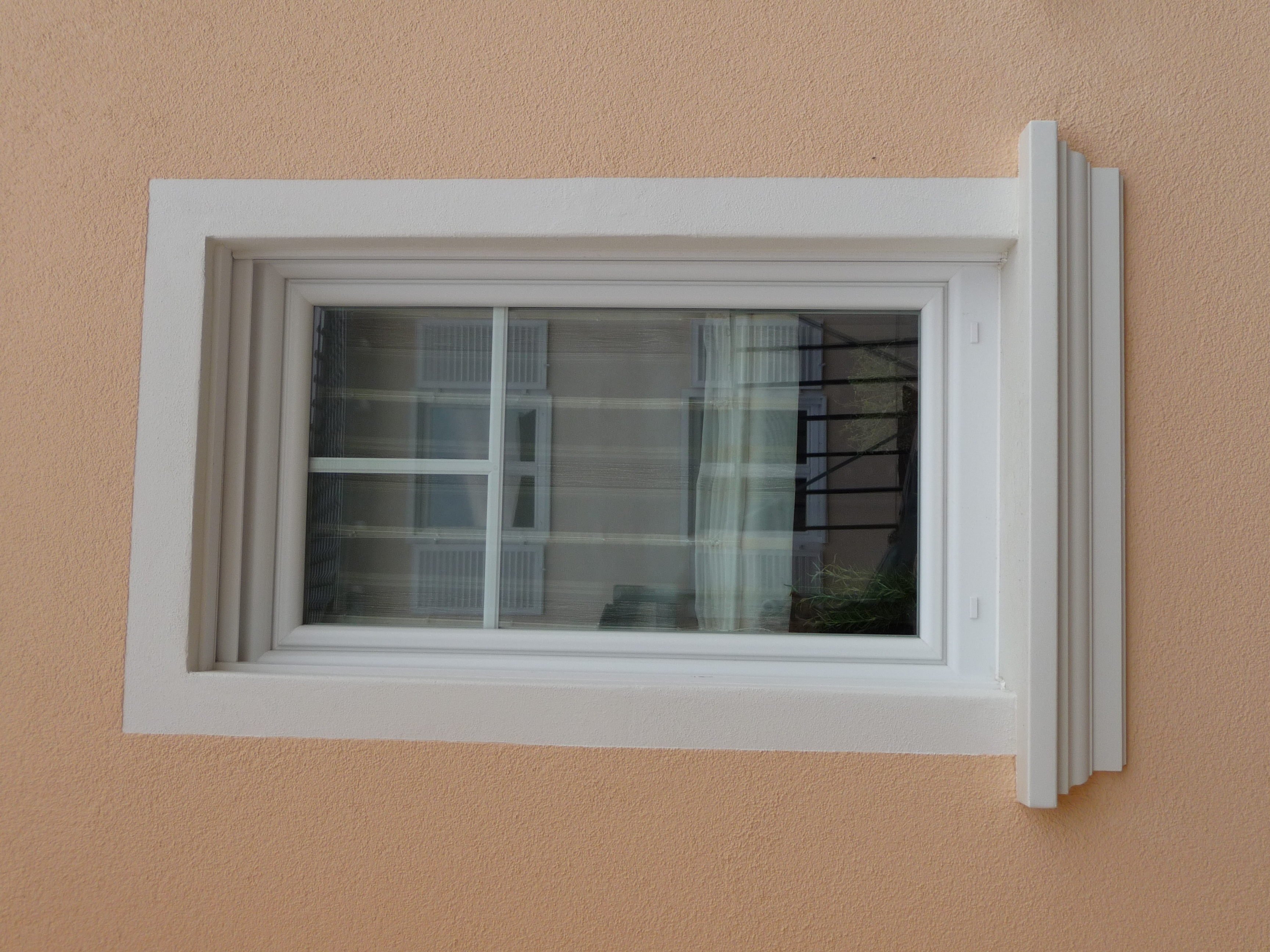 Formschöne Außenfensterbank SLB 500 von Niessen Beton