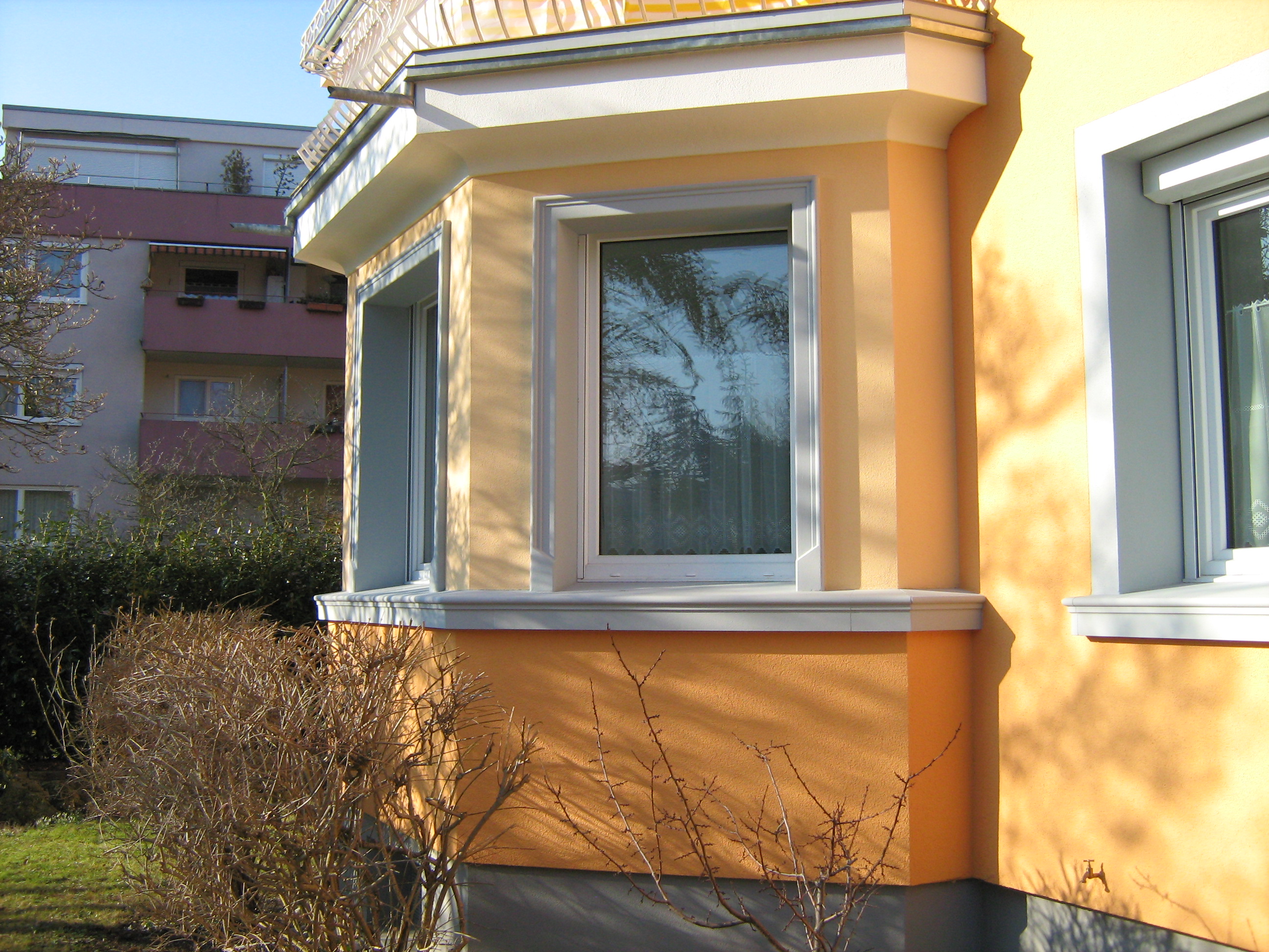 Betonfensterbank SLB 100 an einem Erker