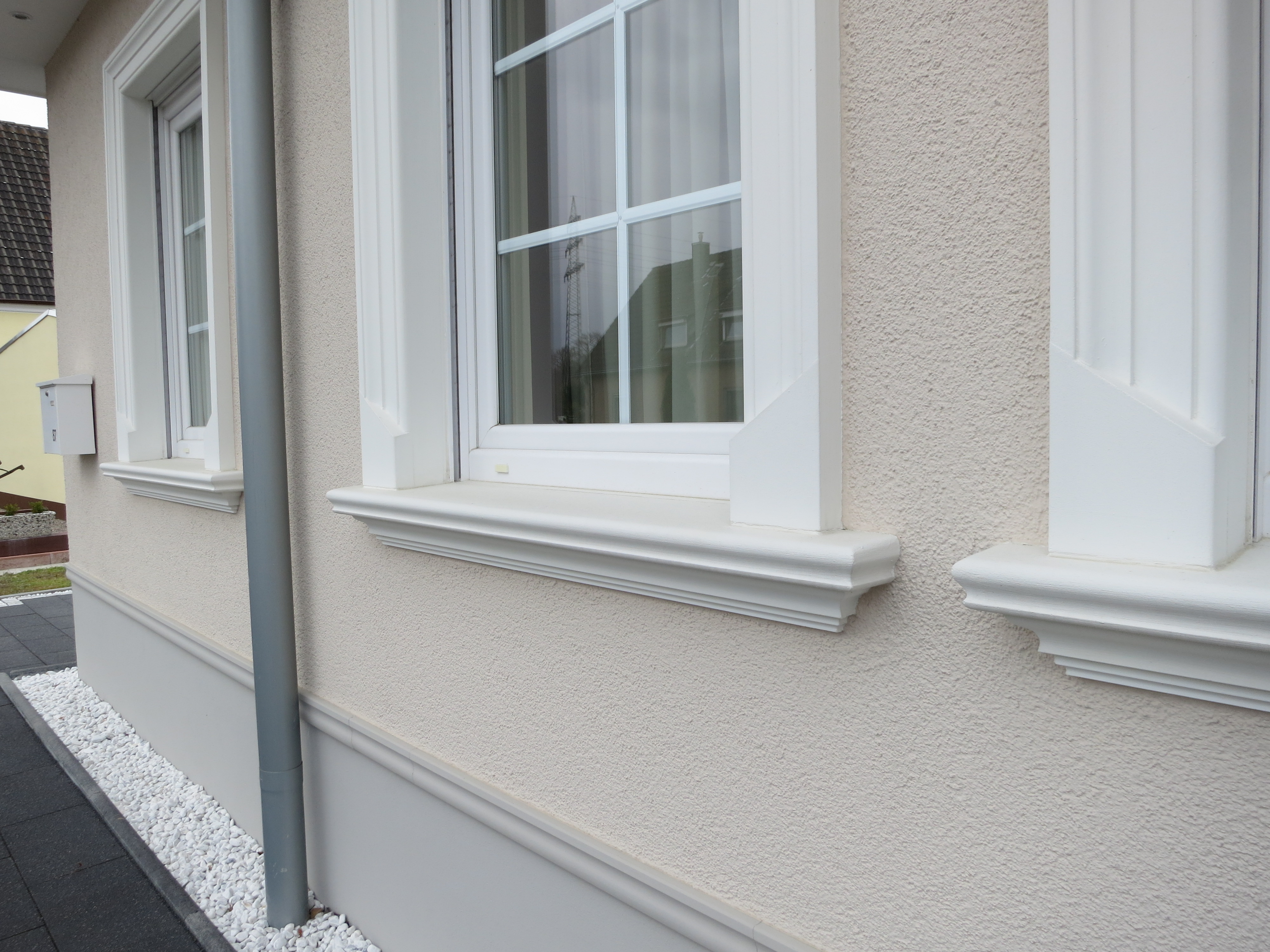 Fensterbank außen SLB 570 mit Rundung und profiliertem Untersims