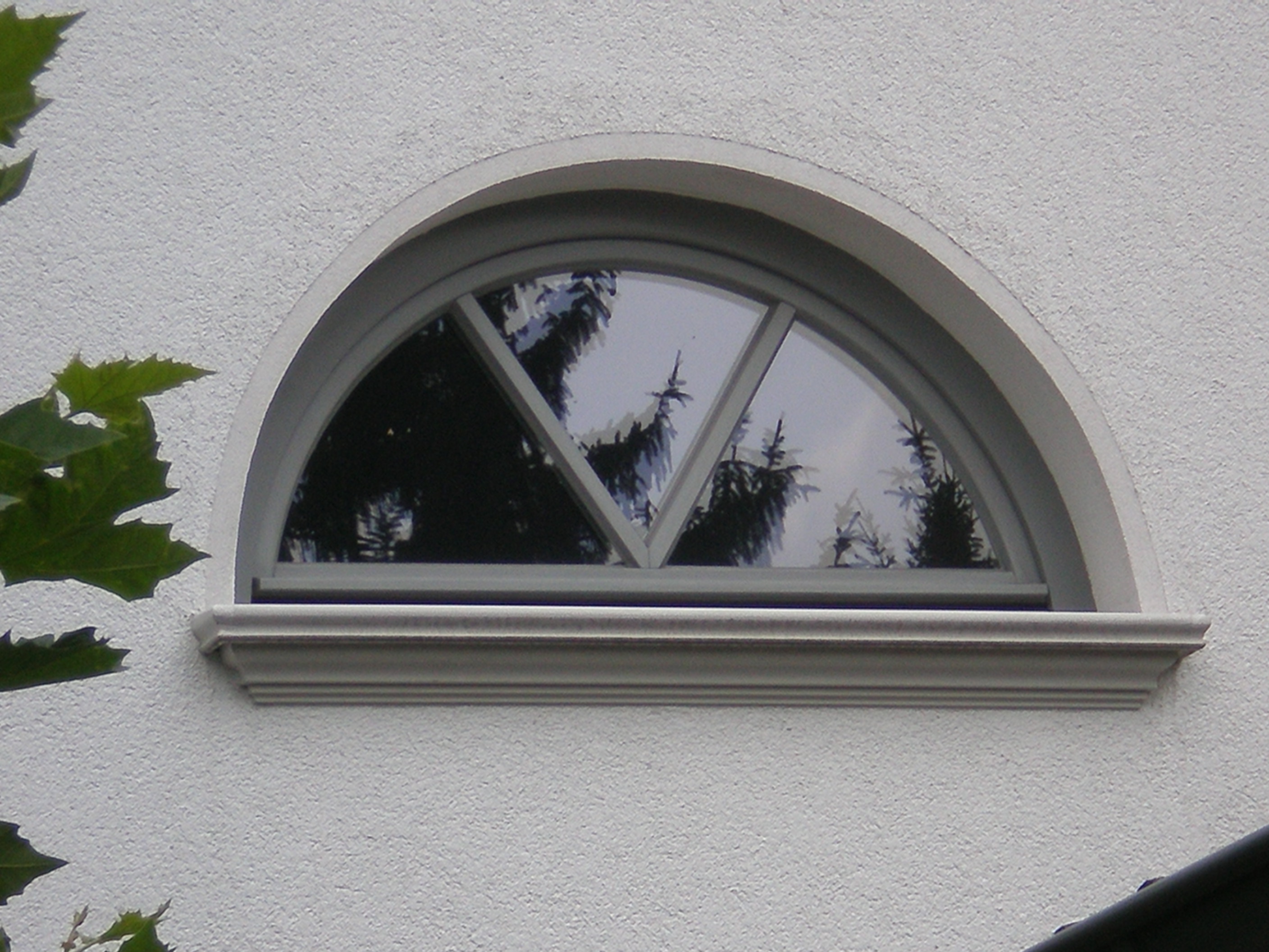 Halbrundfenster mit profilierter Betonfensterbank SLB 570