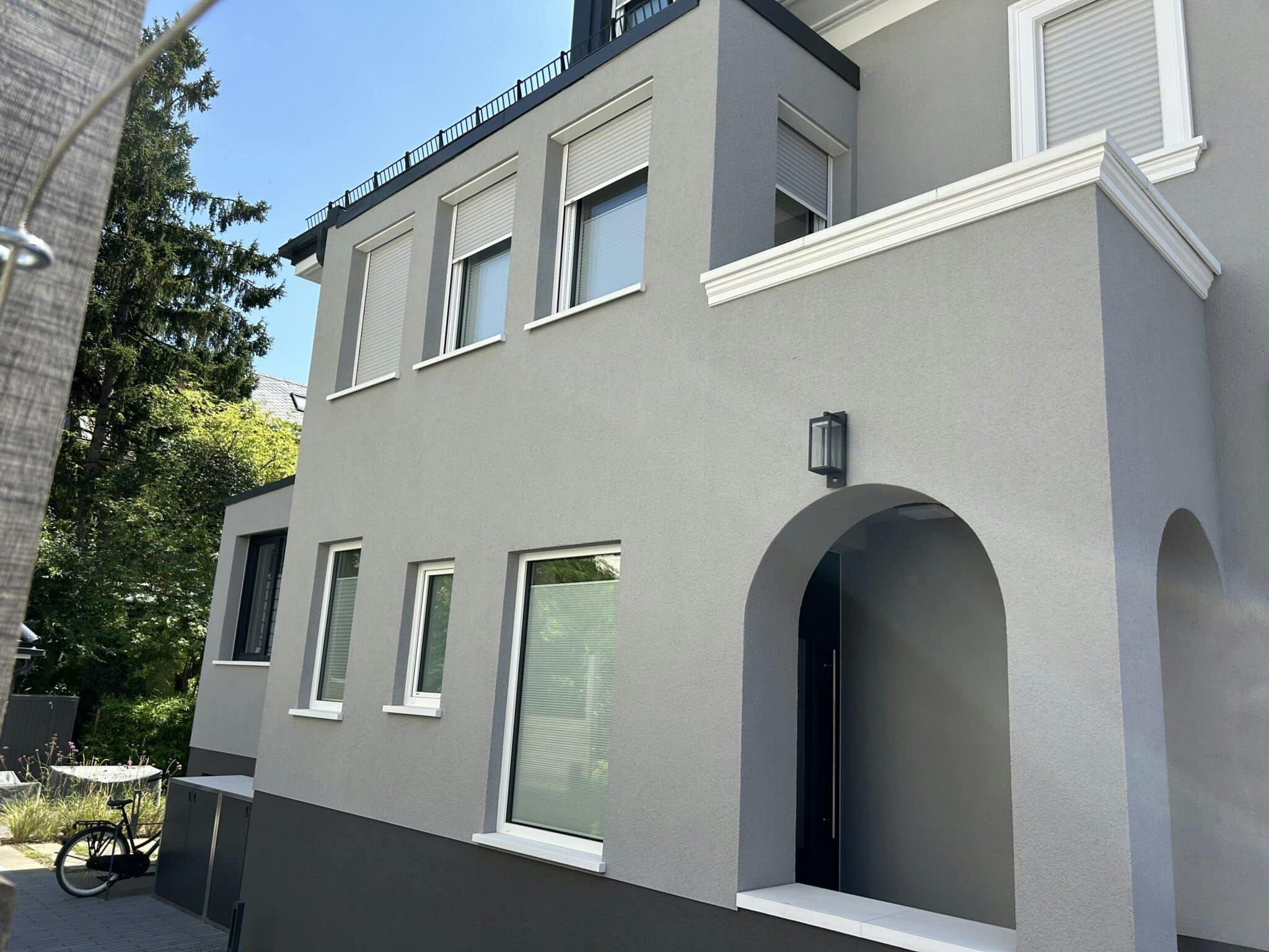 Brüstungsabdeckungen MFD mit untergesetztem Gesimsprofil GP 14-06