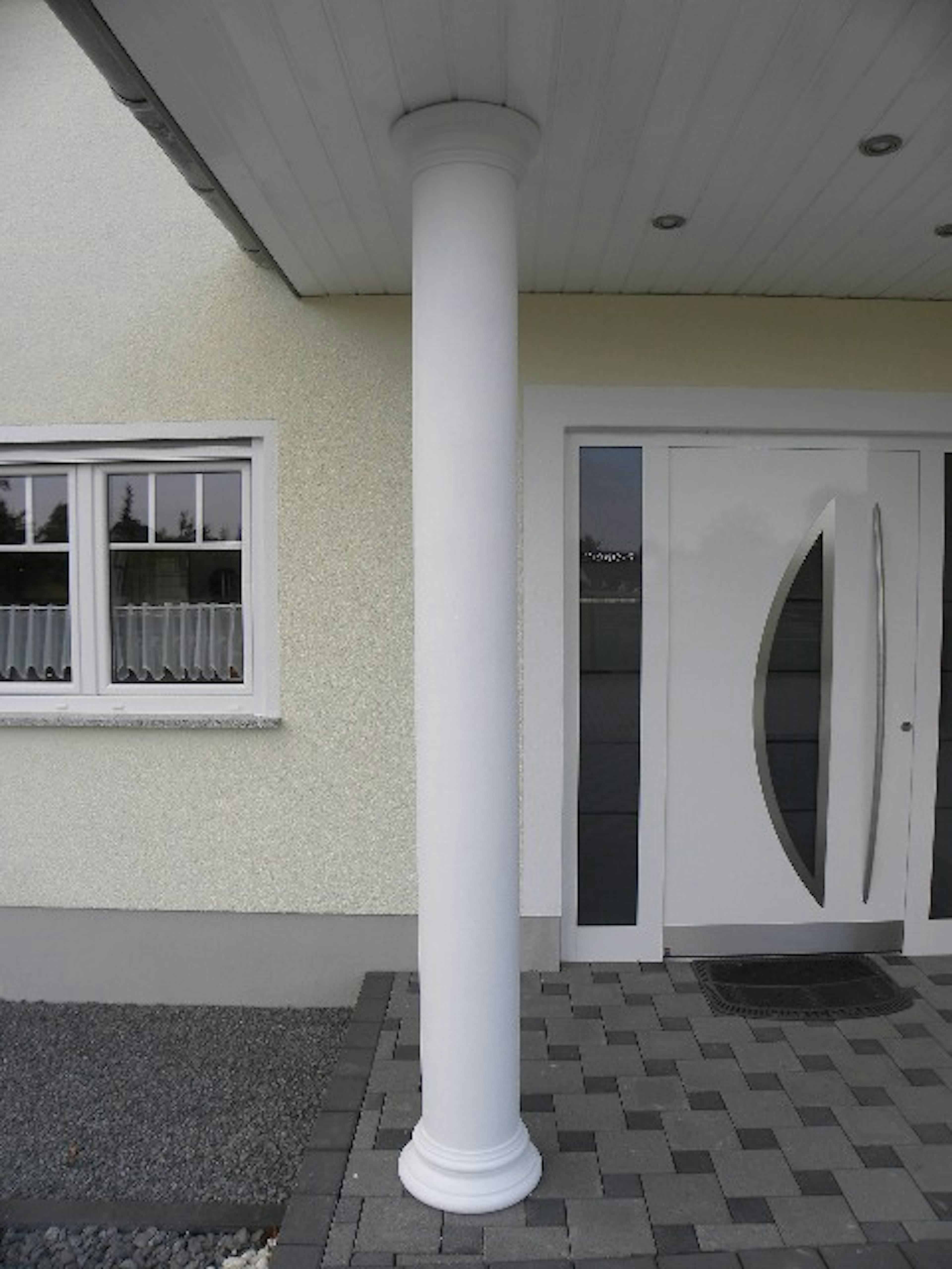 Betonsäule mit Kapitell K1 und Basis B1