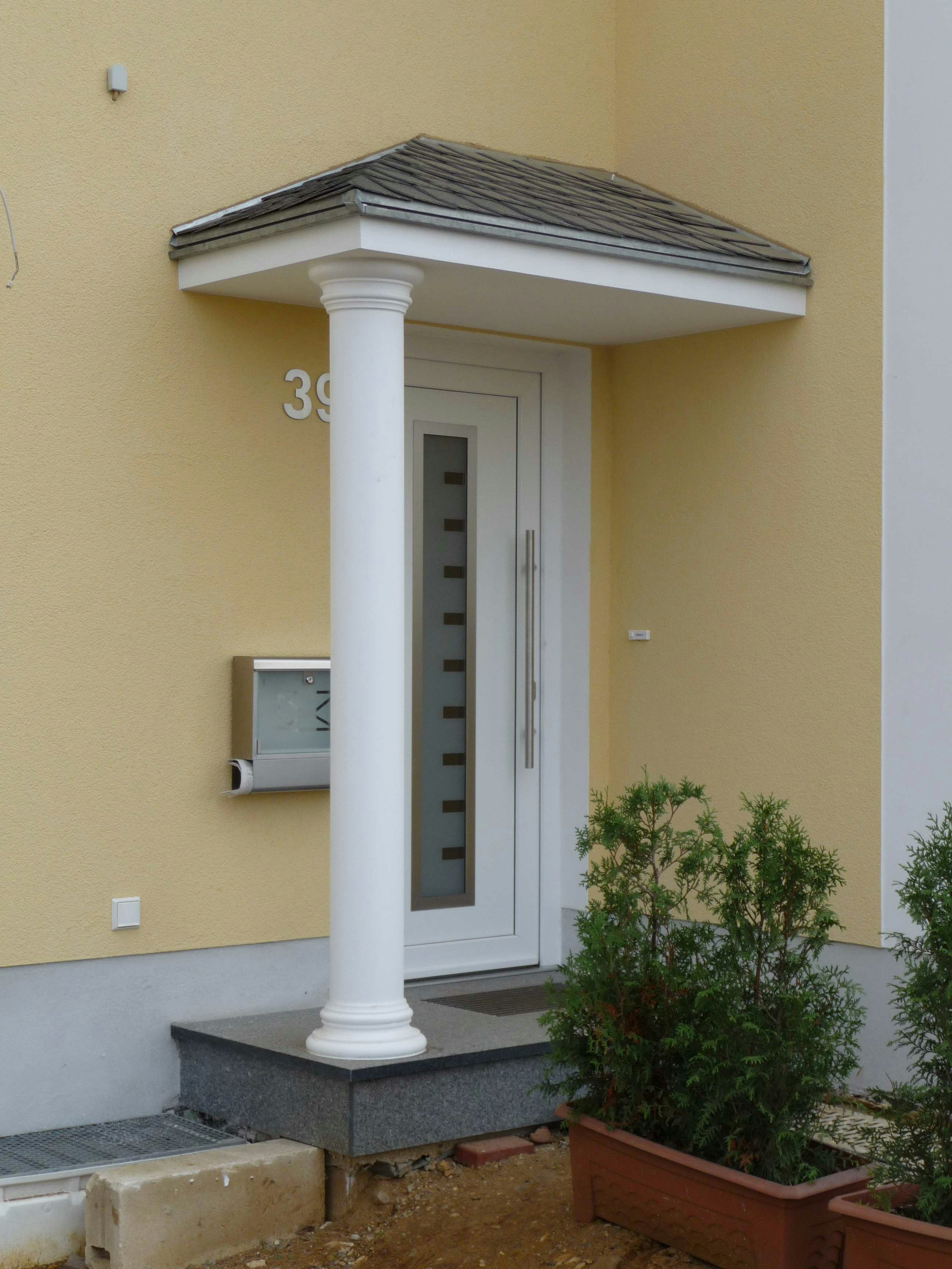 Säule 01110 mit Basis B1 und Kapitell K1