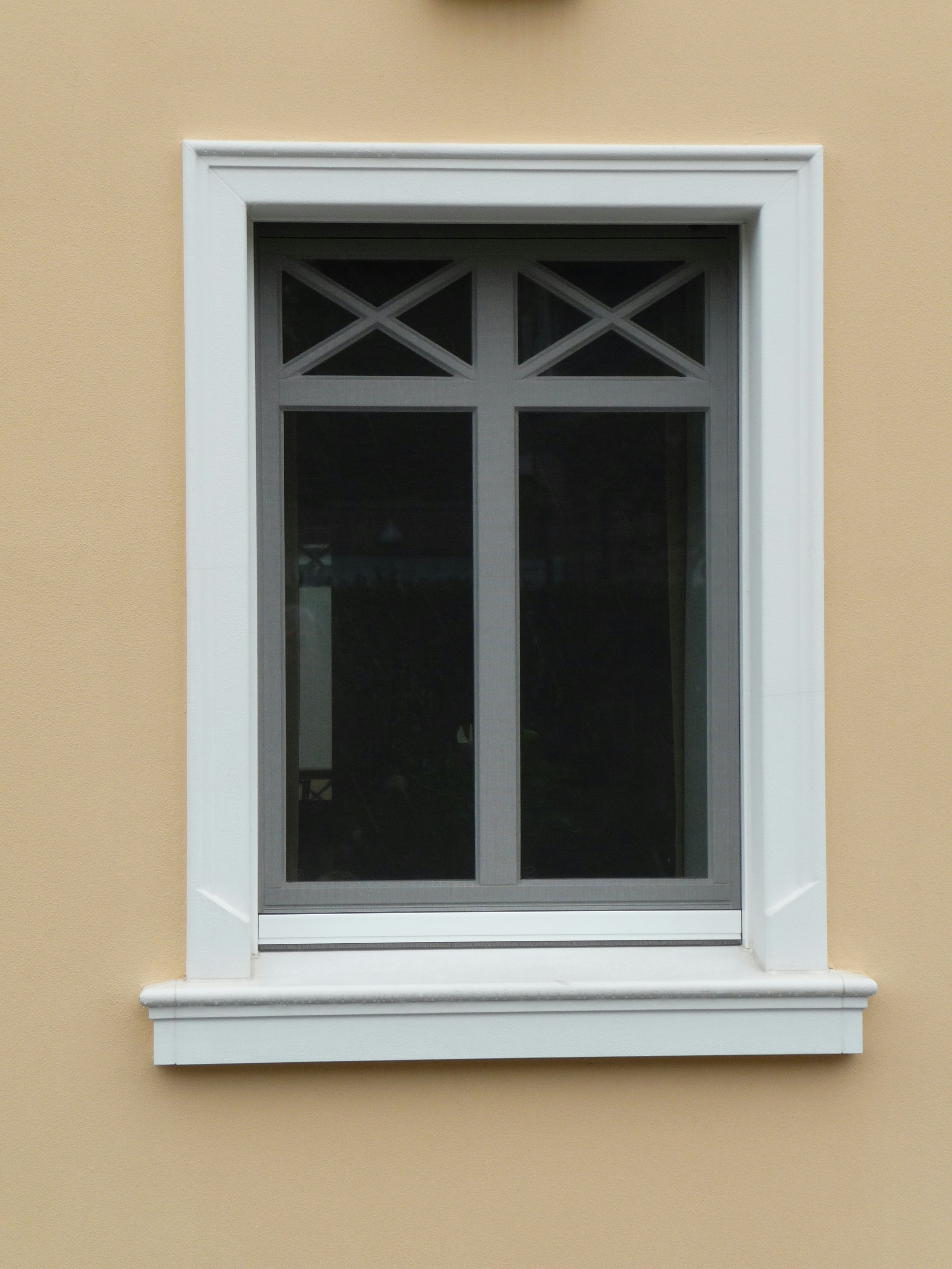 Fenster mit Fensterbank SLB 100 und Fenstergewände FLG 100