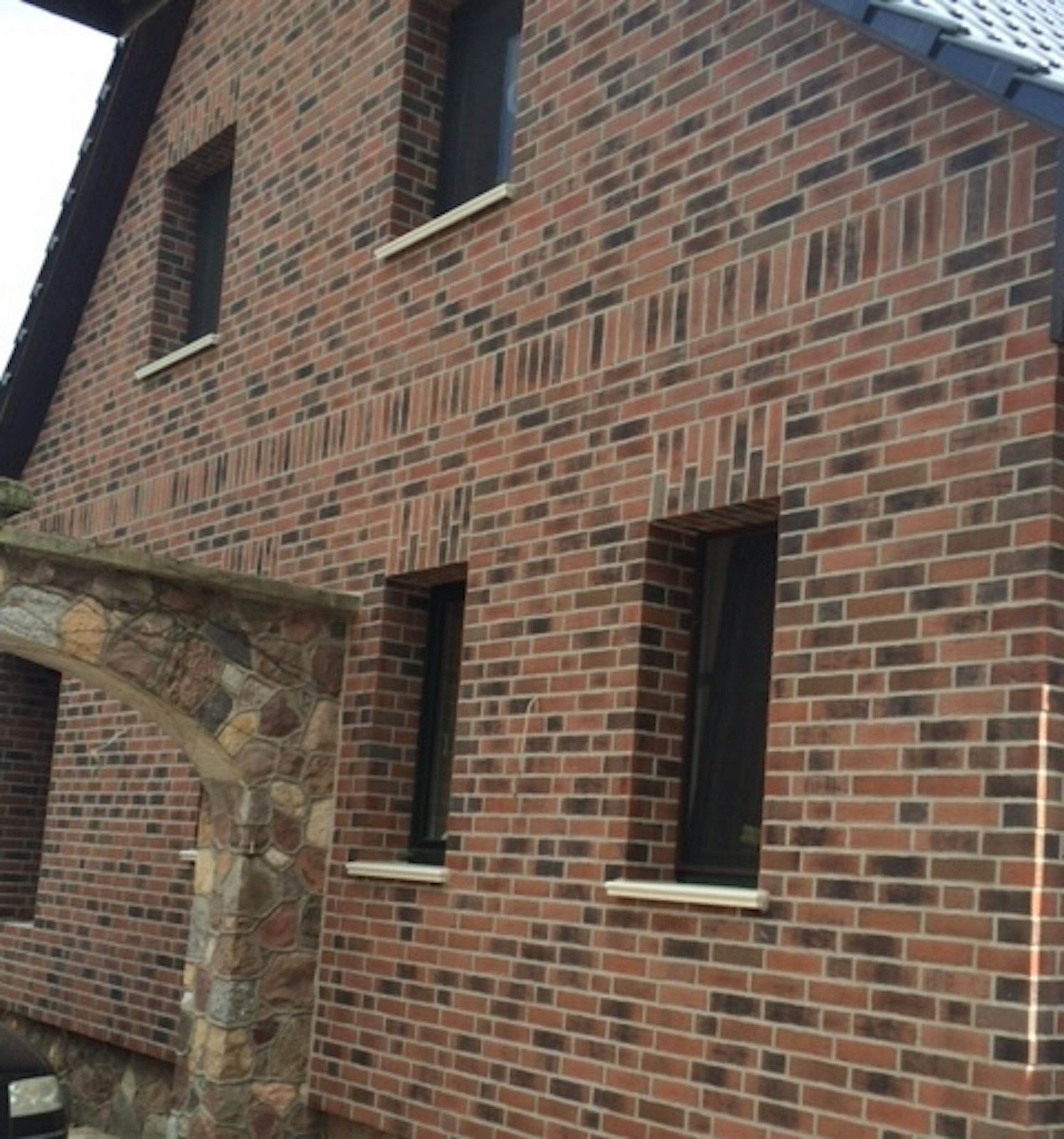 Fensterbänke außen SLB 590 an Klinkerfassade