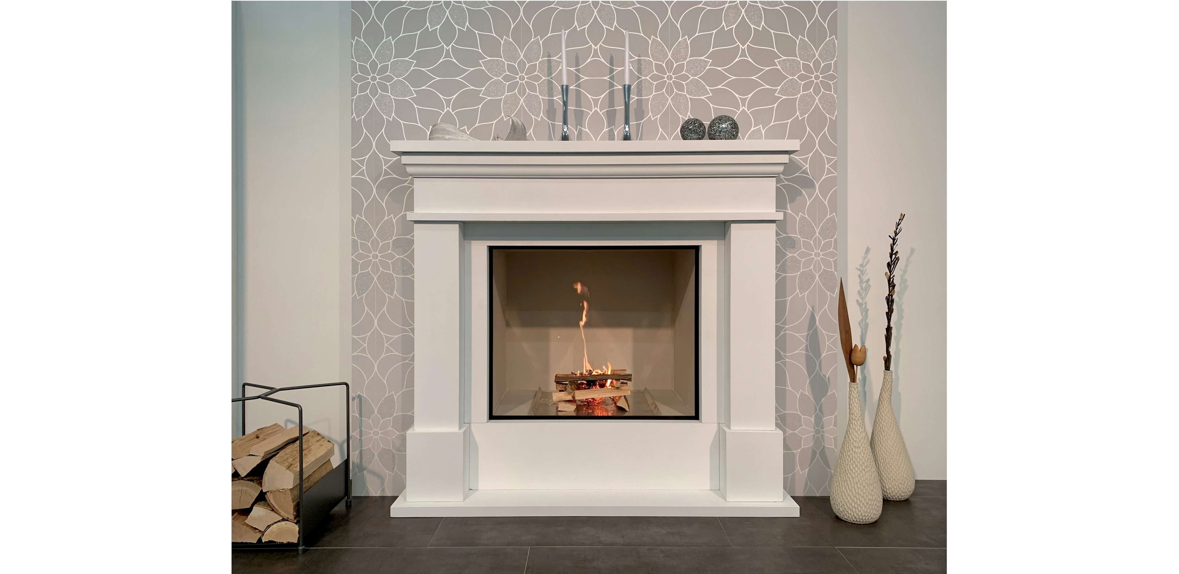 Schöne Kaminumrandung mit System aus Beton