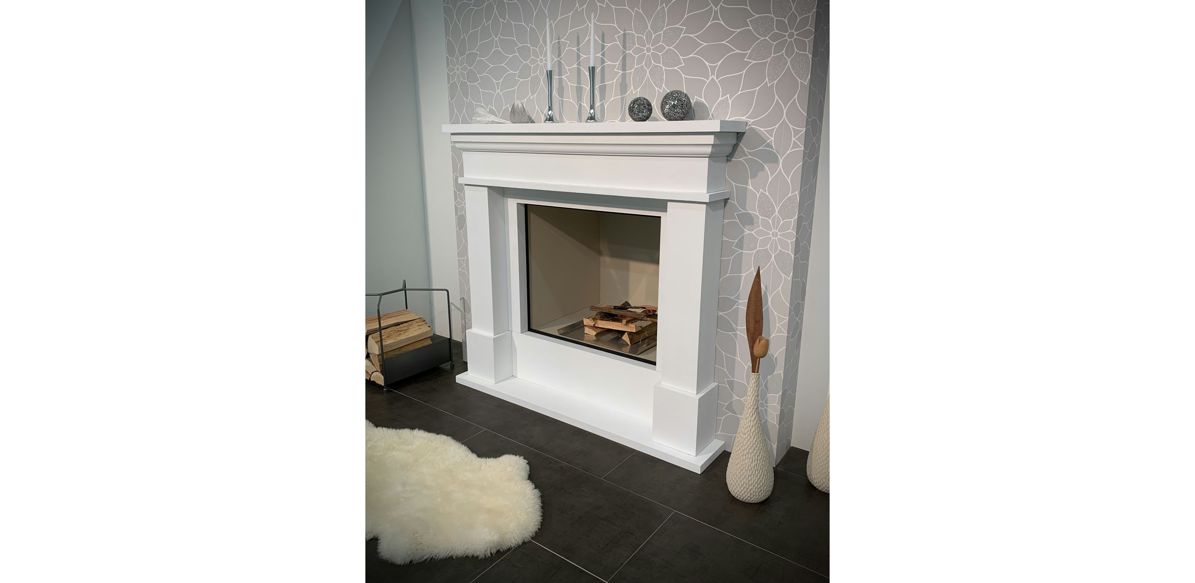 Weiße Kaminkonsole aus Beton