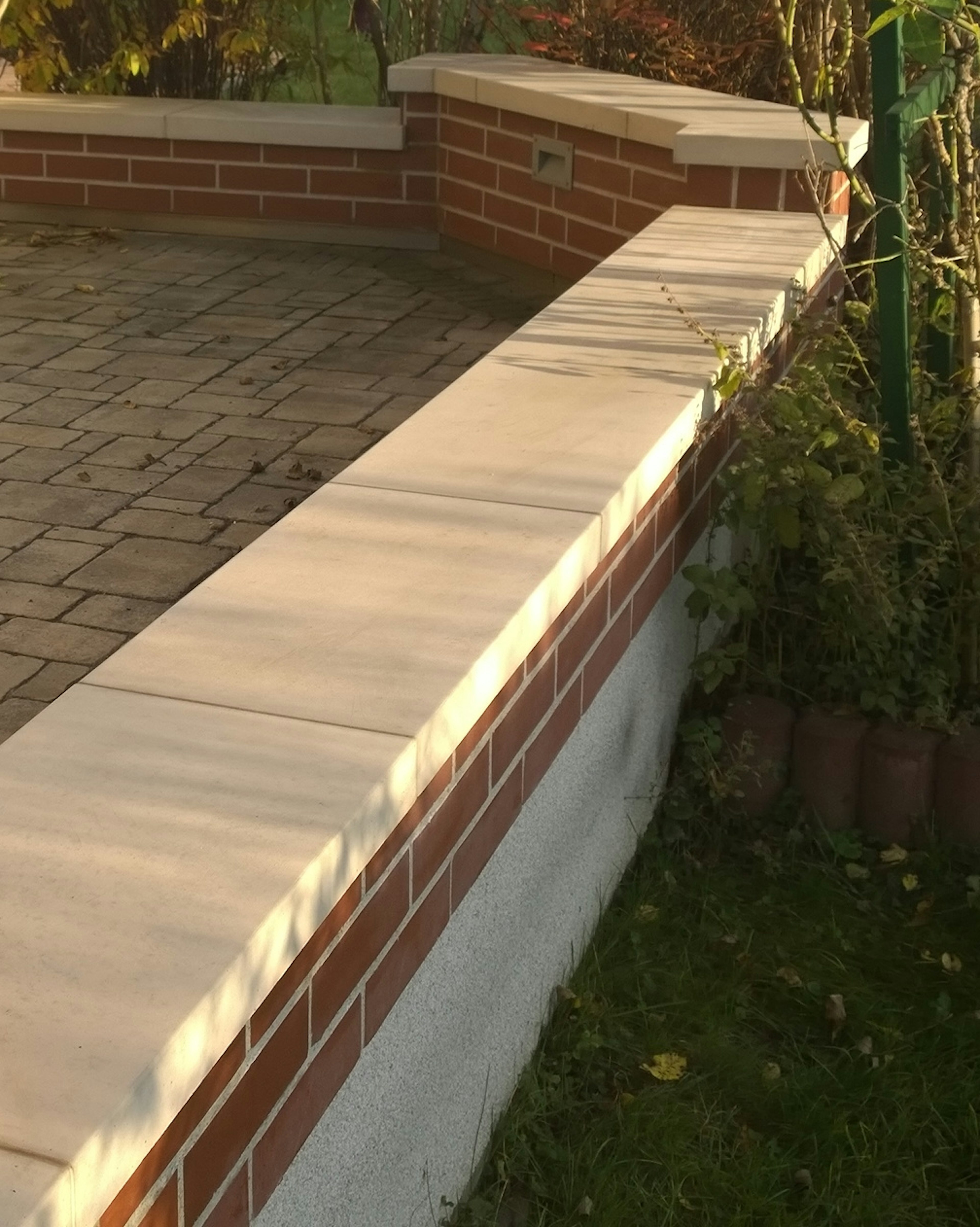 Flache Mauerabdeckungen MFD in sandstein-beige