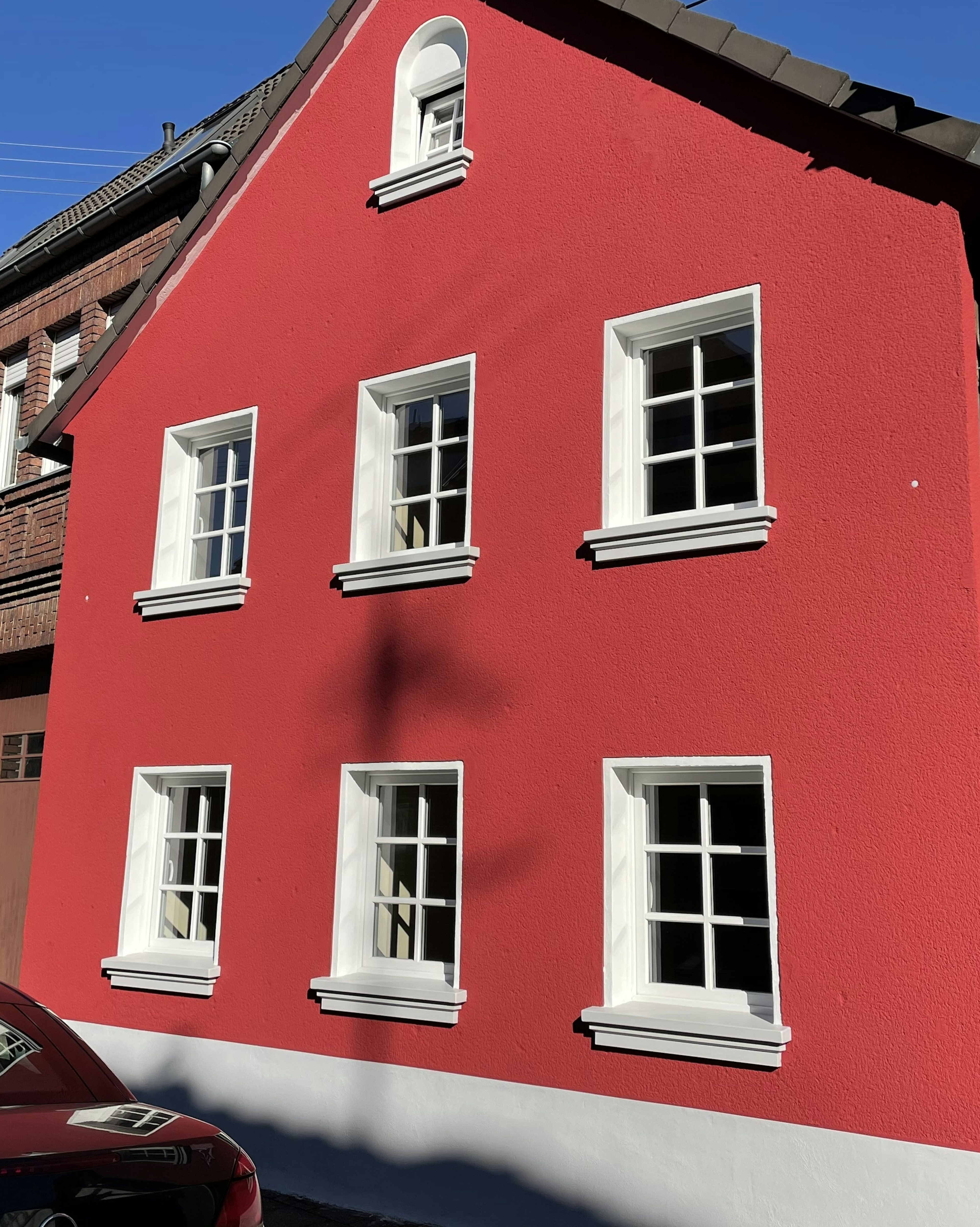 Sanierte Altbaufassade mit Fensterbänken außen SLB 520