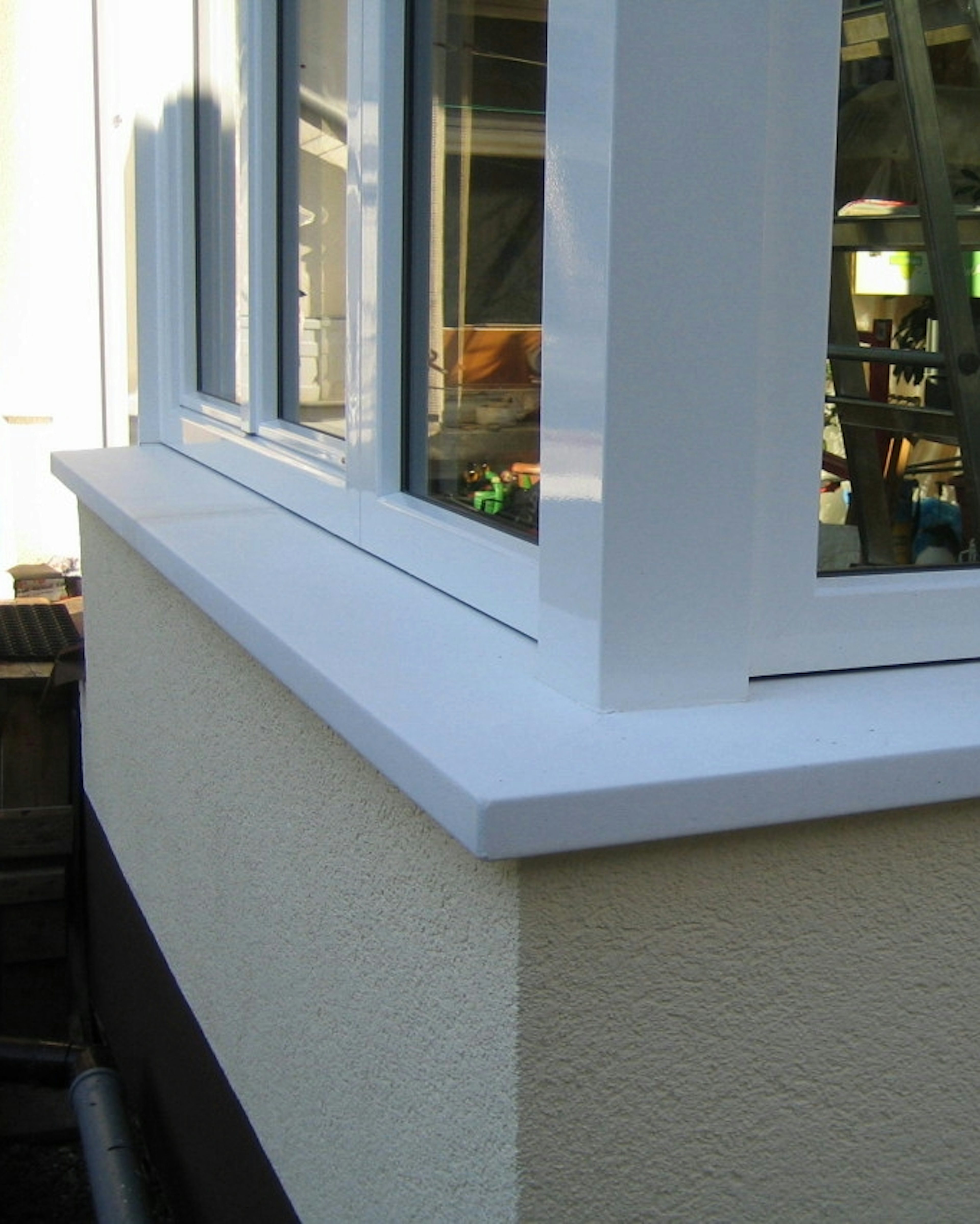 Fenstersims SLB 591 an einem Eckfenster