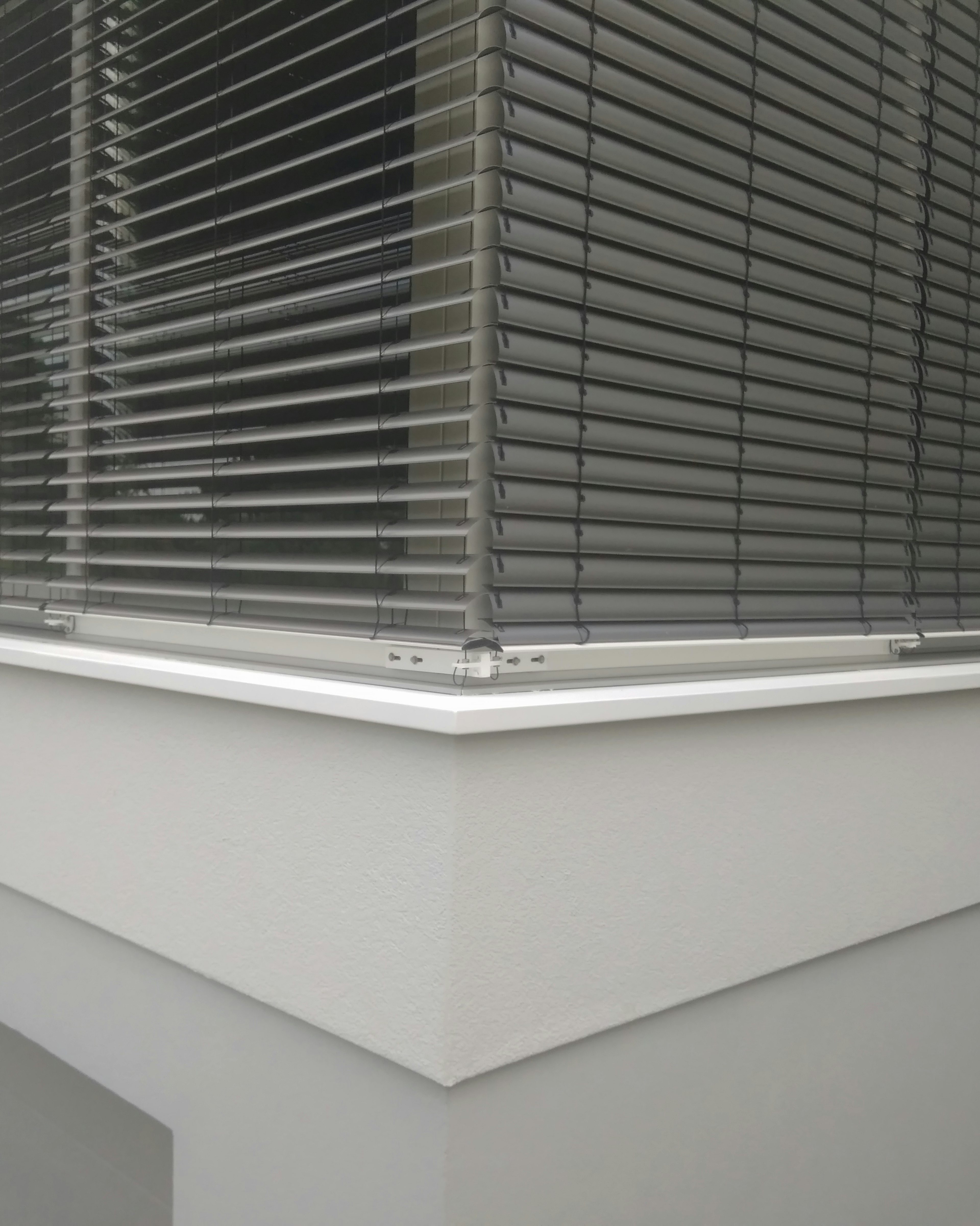 Eckfenster mit Fensterbrettern SLB 591 aus Beton
