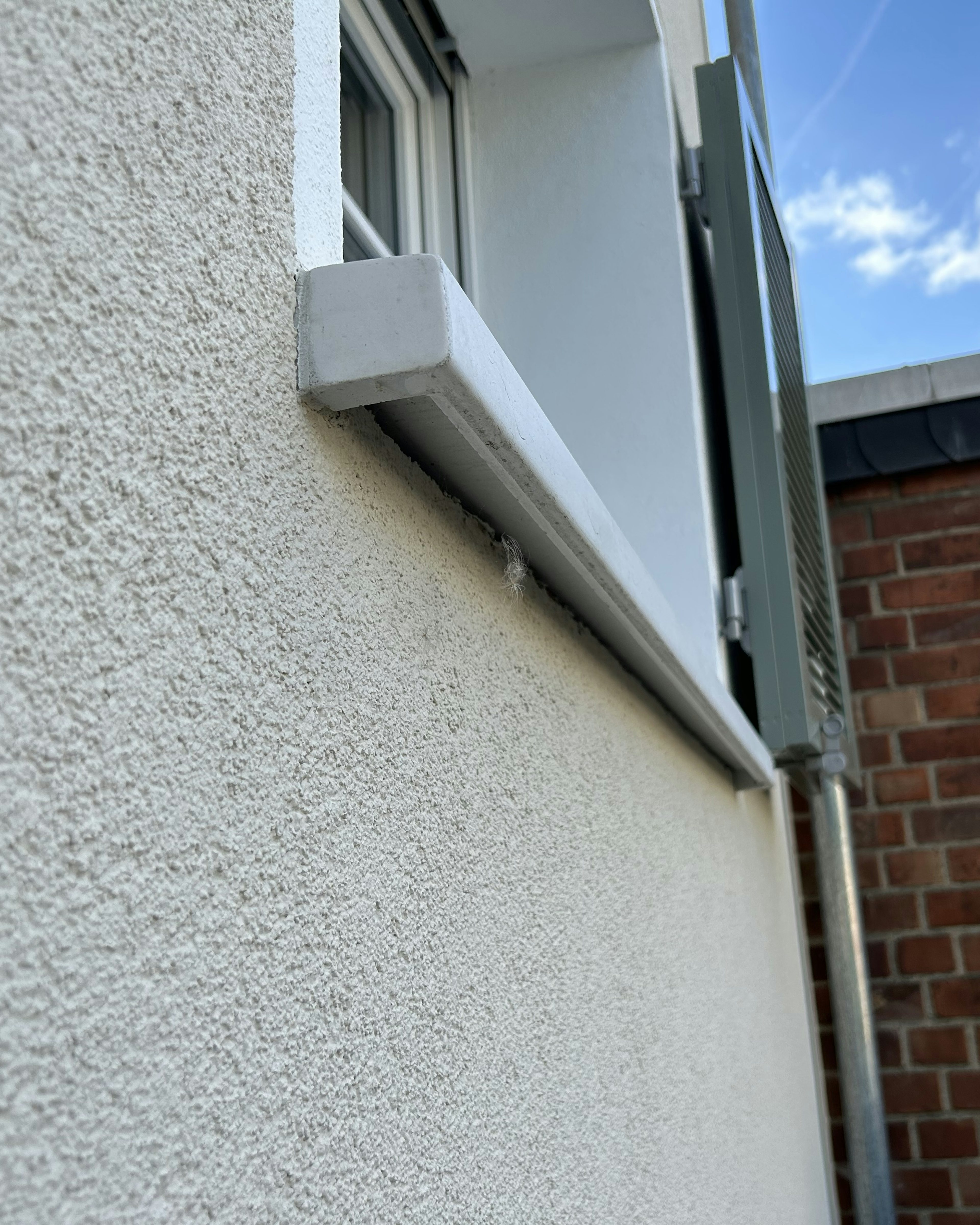 Untersicht Betonfensterbank SLB 591 mit ausgeprägten Tropfkanten