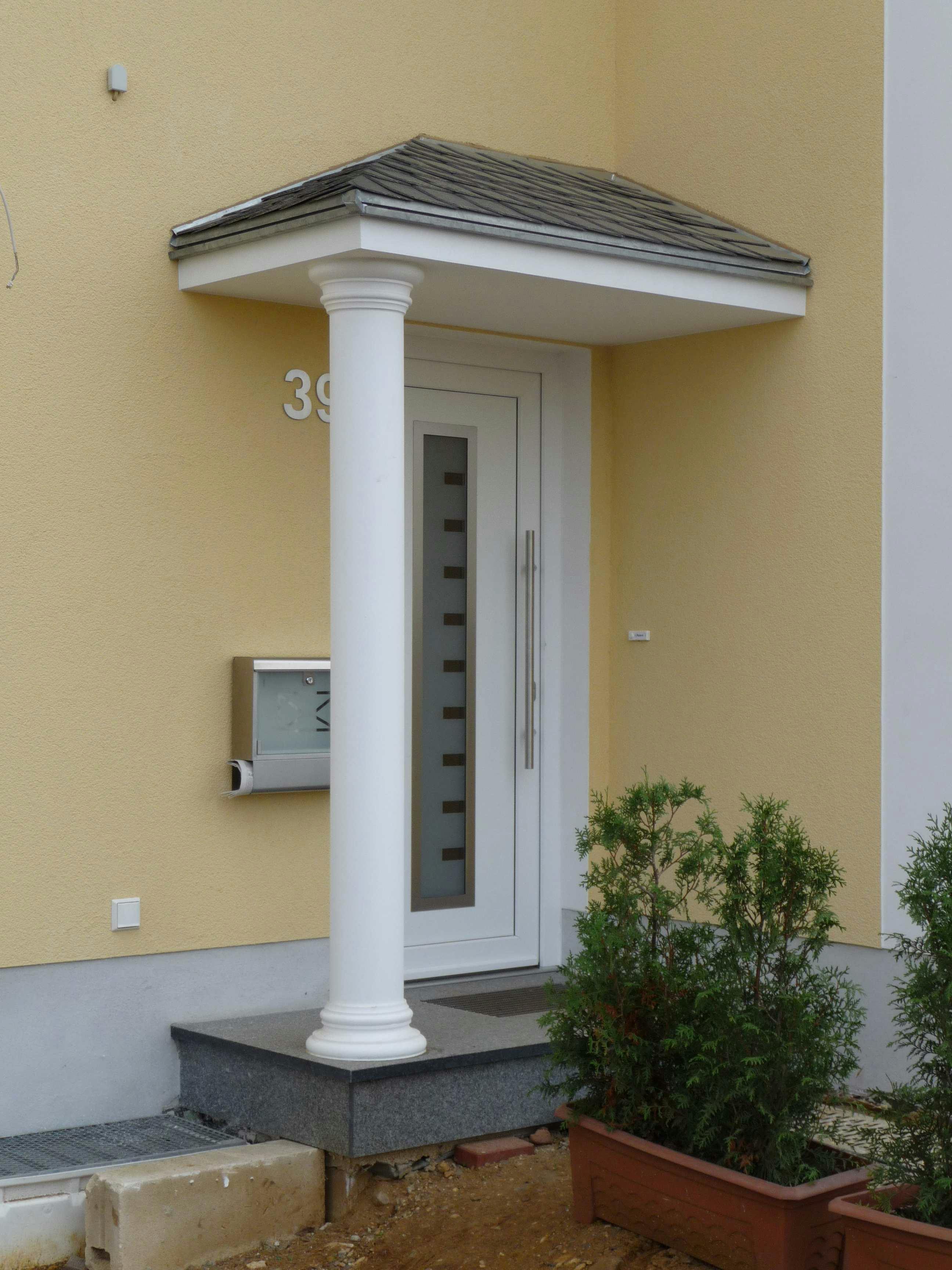 Vordachsäule im Hauseingang
