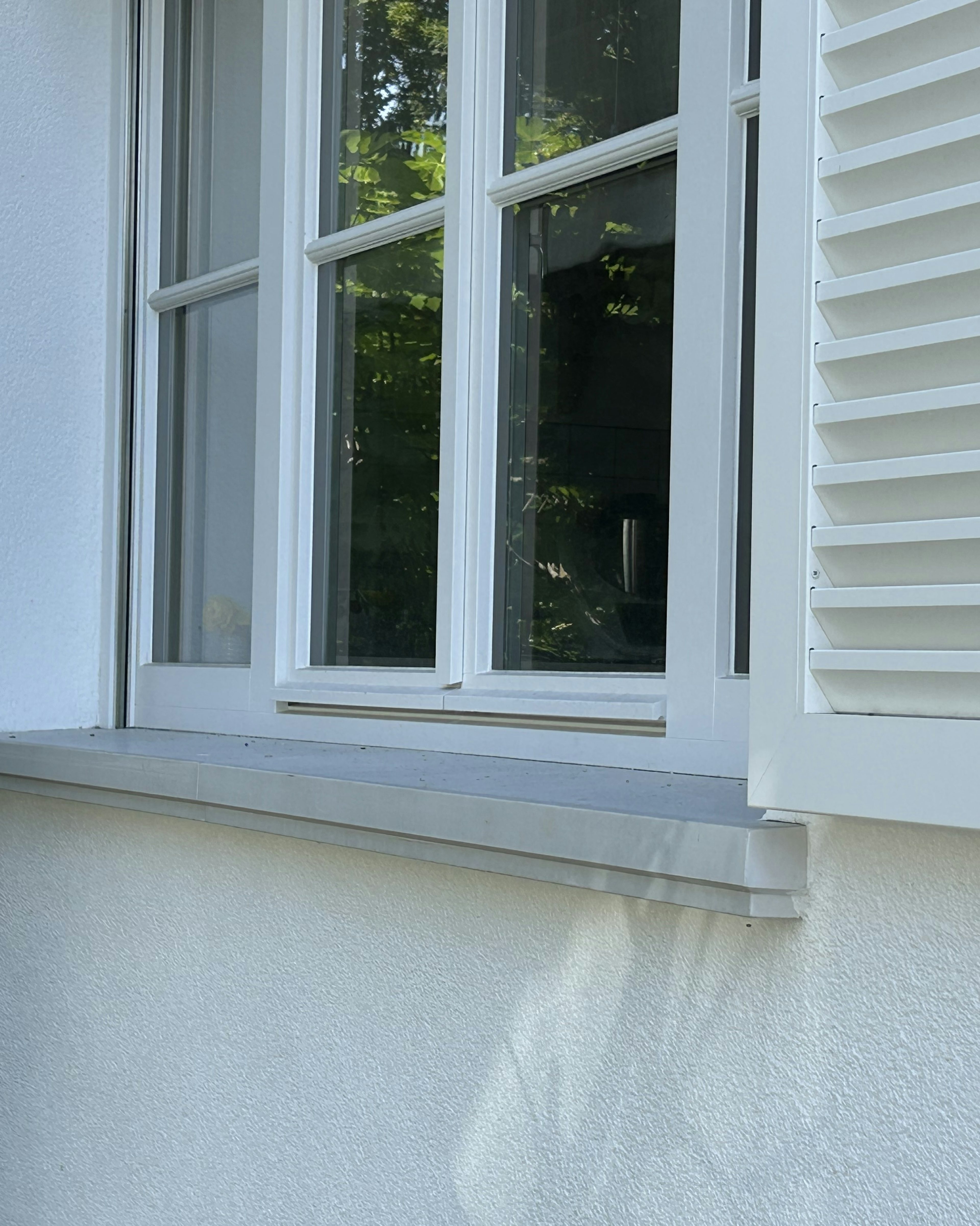 Grau gestrichene Außenfensterbank SLB 400