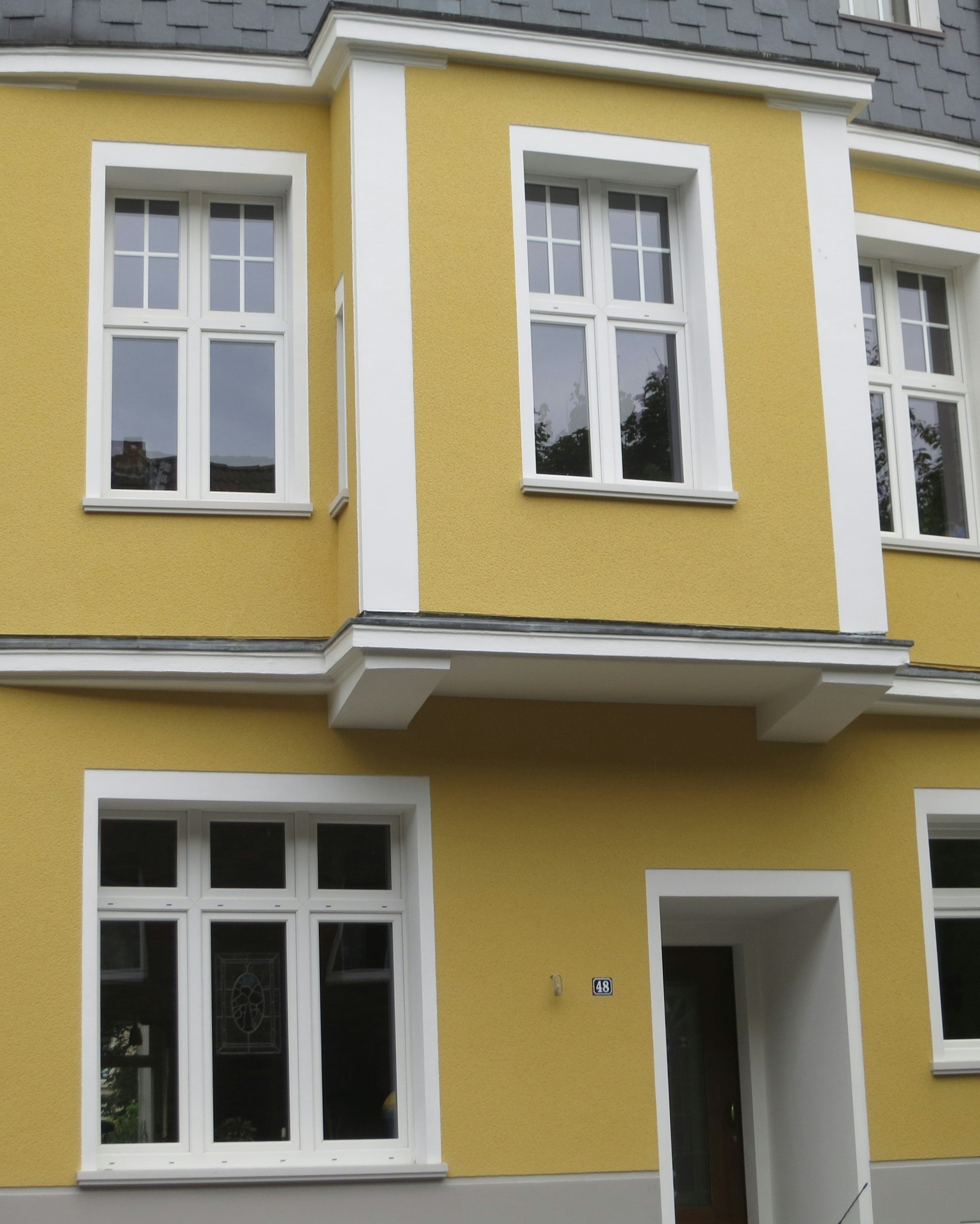 Betonfensterbänke SLB 400 an sanierter Putzfassade