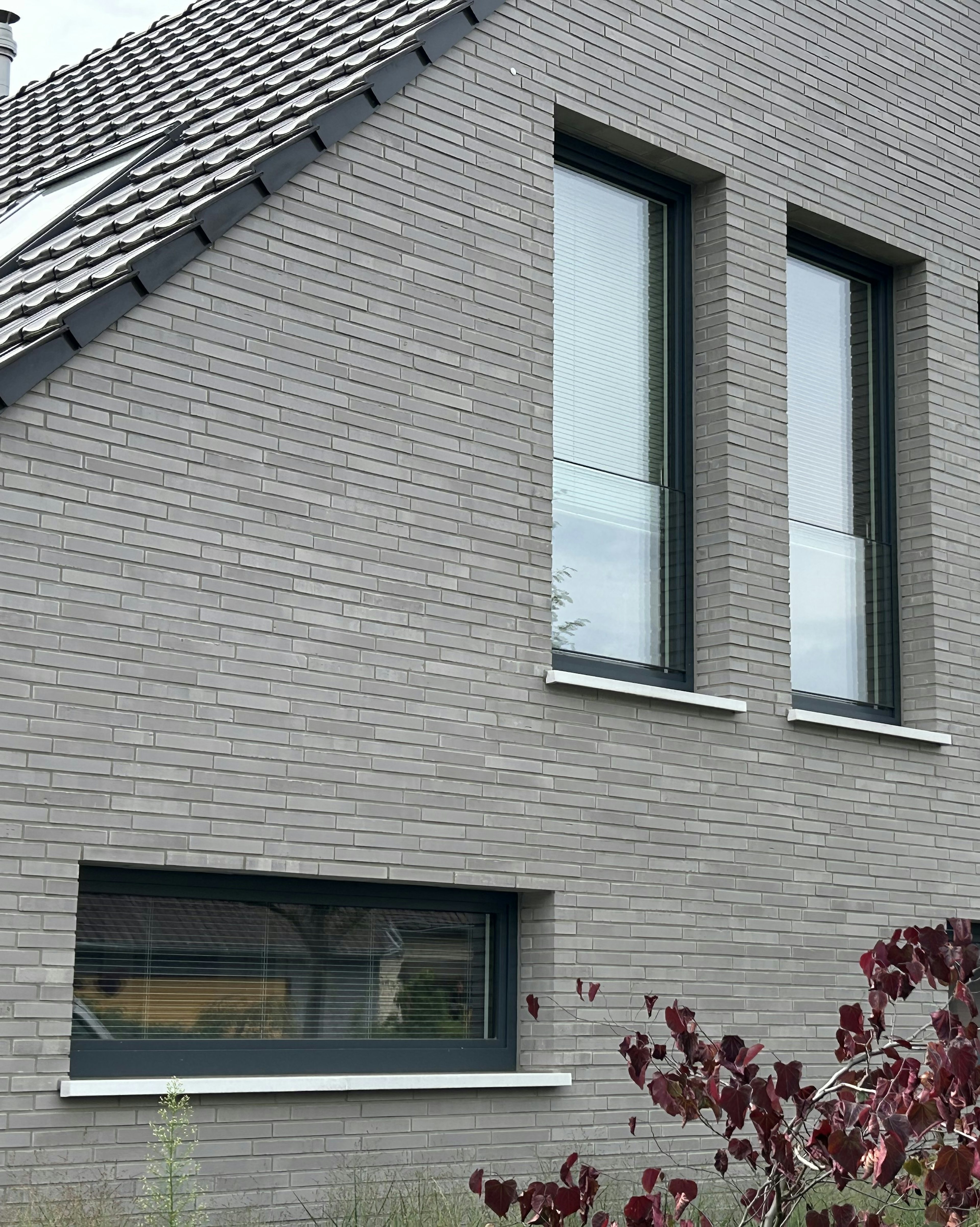 Betonfensterbänke SLB 591 an einer Klinkerfassade